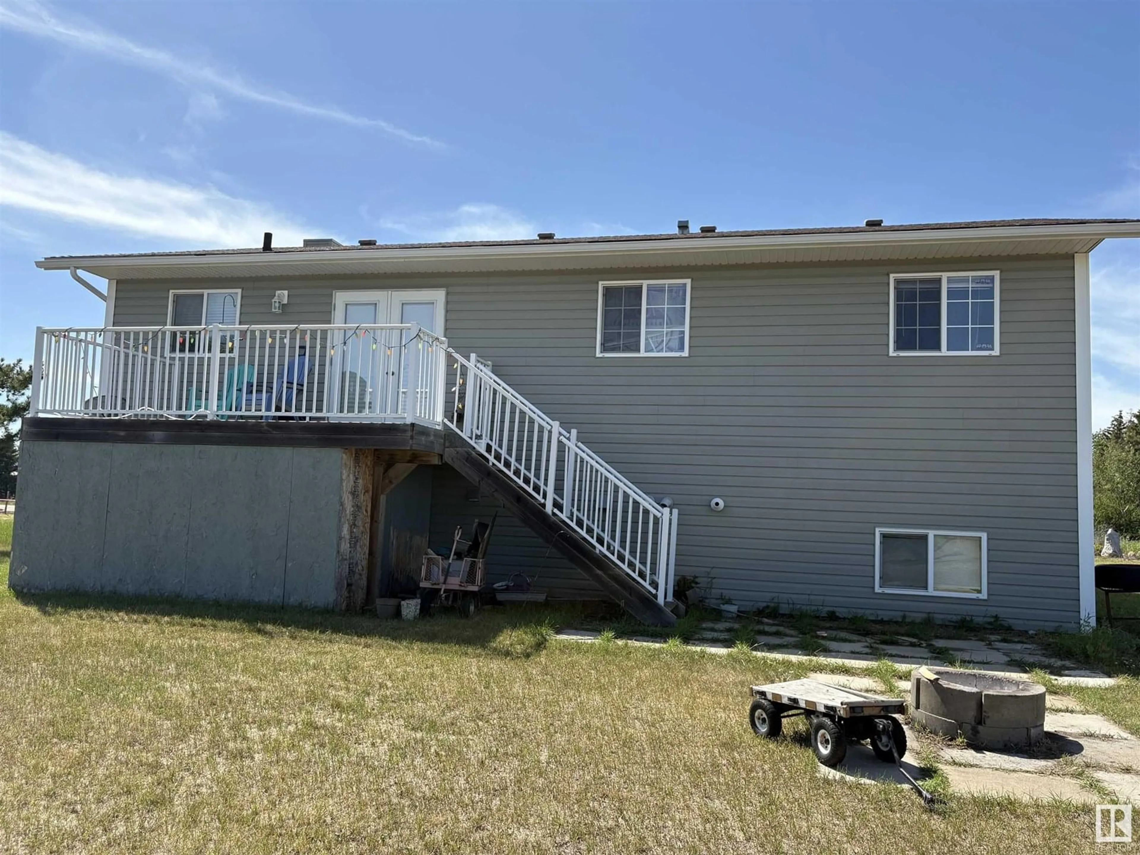 Home with vinyl exterior material, unknown for 5609 45 ST, Smoky Lake Town Alberta T0A3C0