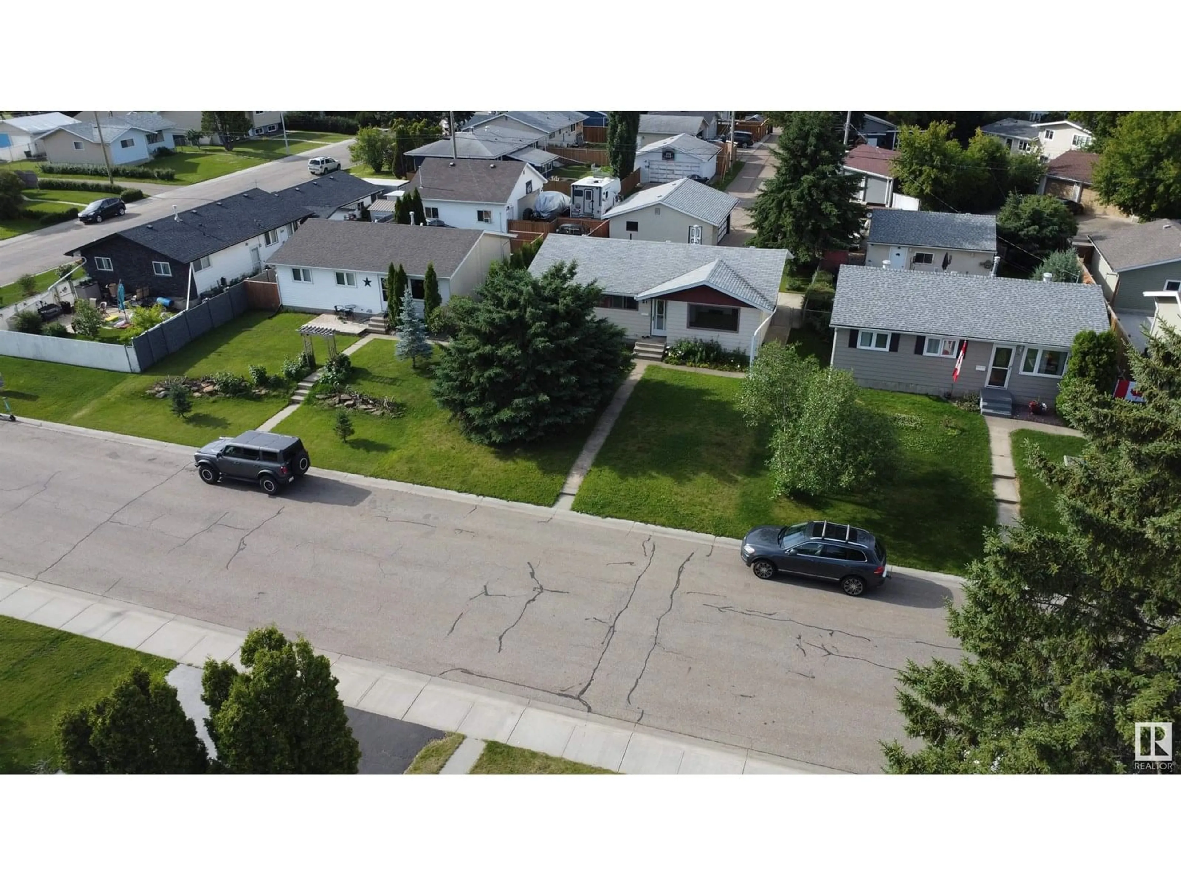 A pic from outside/outdoor area/front of a property/back of a property/a pic from drone, street for 21 CAMELOT AV, Leduc Alberta T9E4M4
