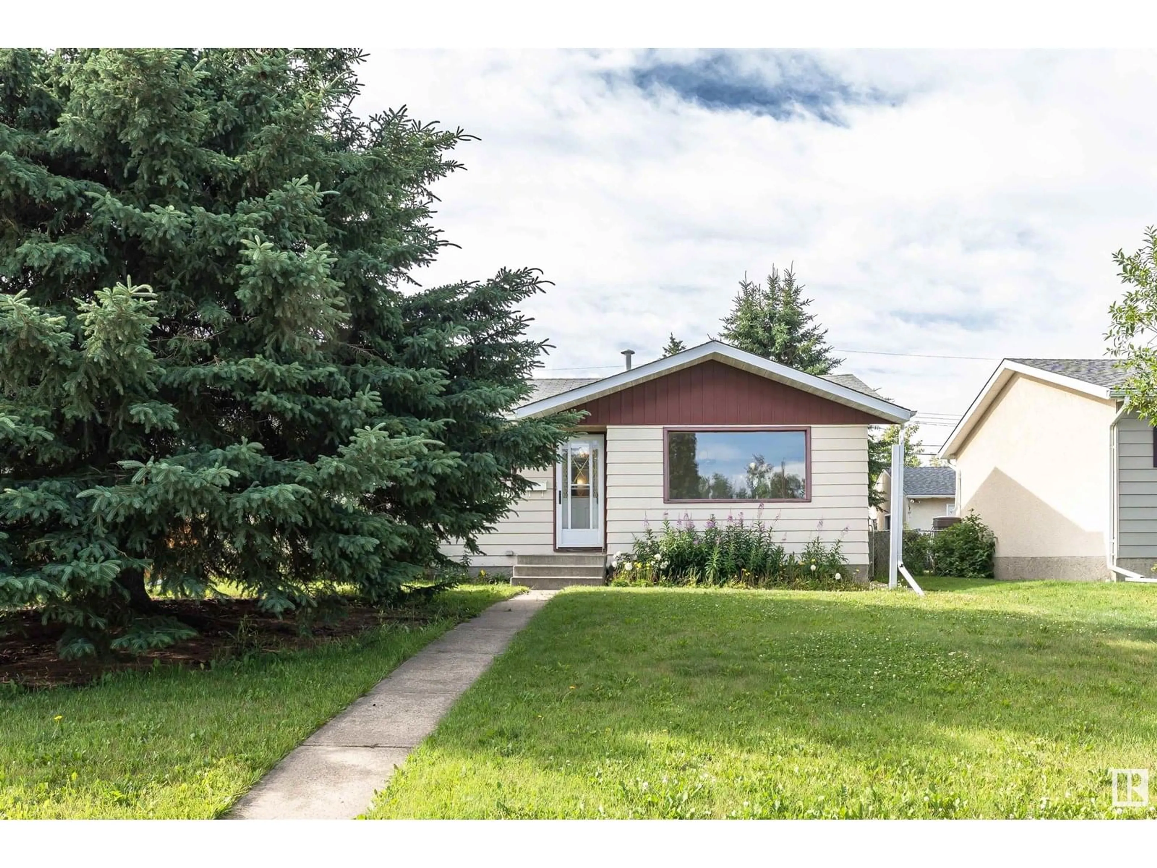 Home with vinyl exterior material, street for 21 CAMELOT AV, Leduc Alberta T9E4M4