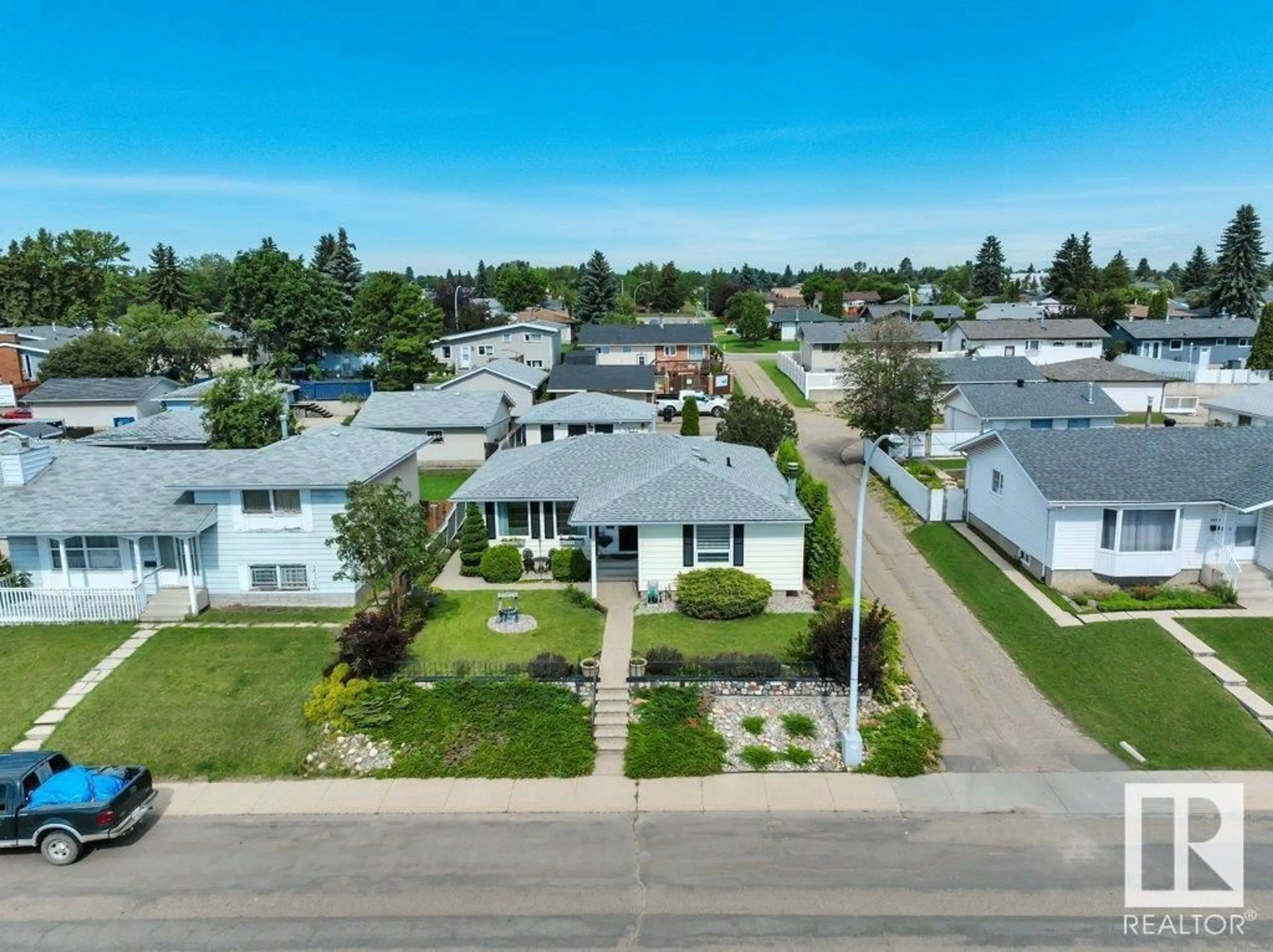 A pic from outside/outdoor area/front of a property/back of a property/a pic from drone, street for NW - 10712 30 ST, Edmonton Alberta T5W1V8