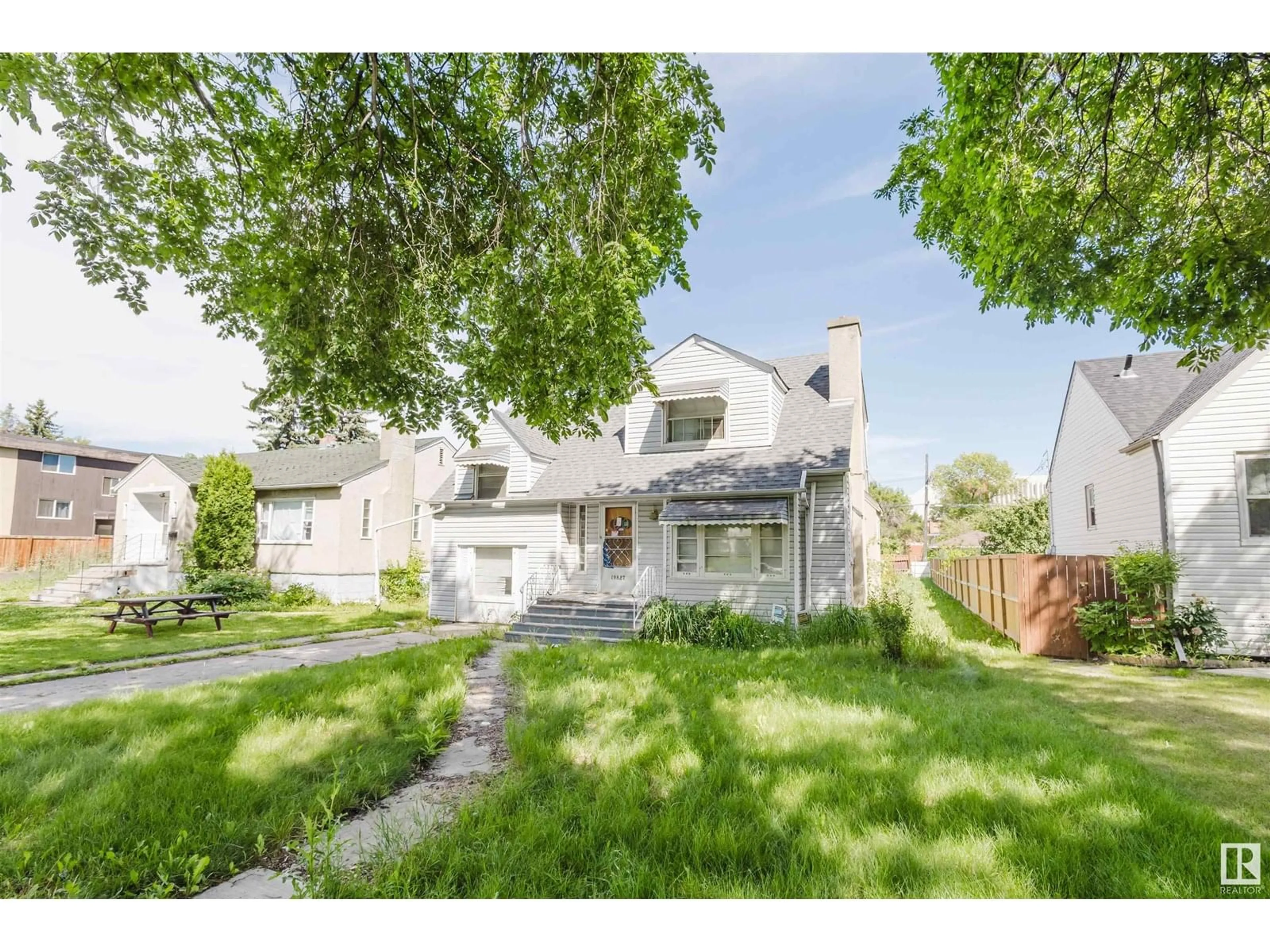 A pic from outside/outdoor area/front of a property/back of a property/a pic from drone, street for 10827 111 ST, Edmonton Alberta T5H3G5