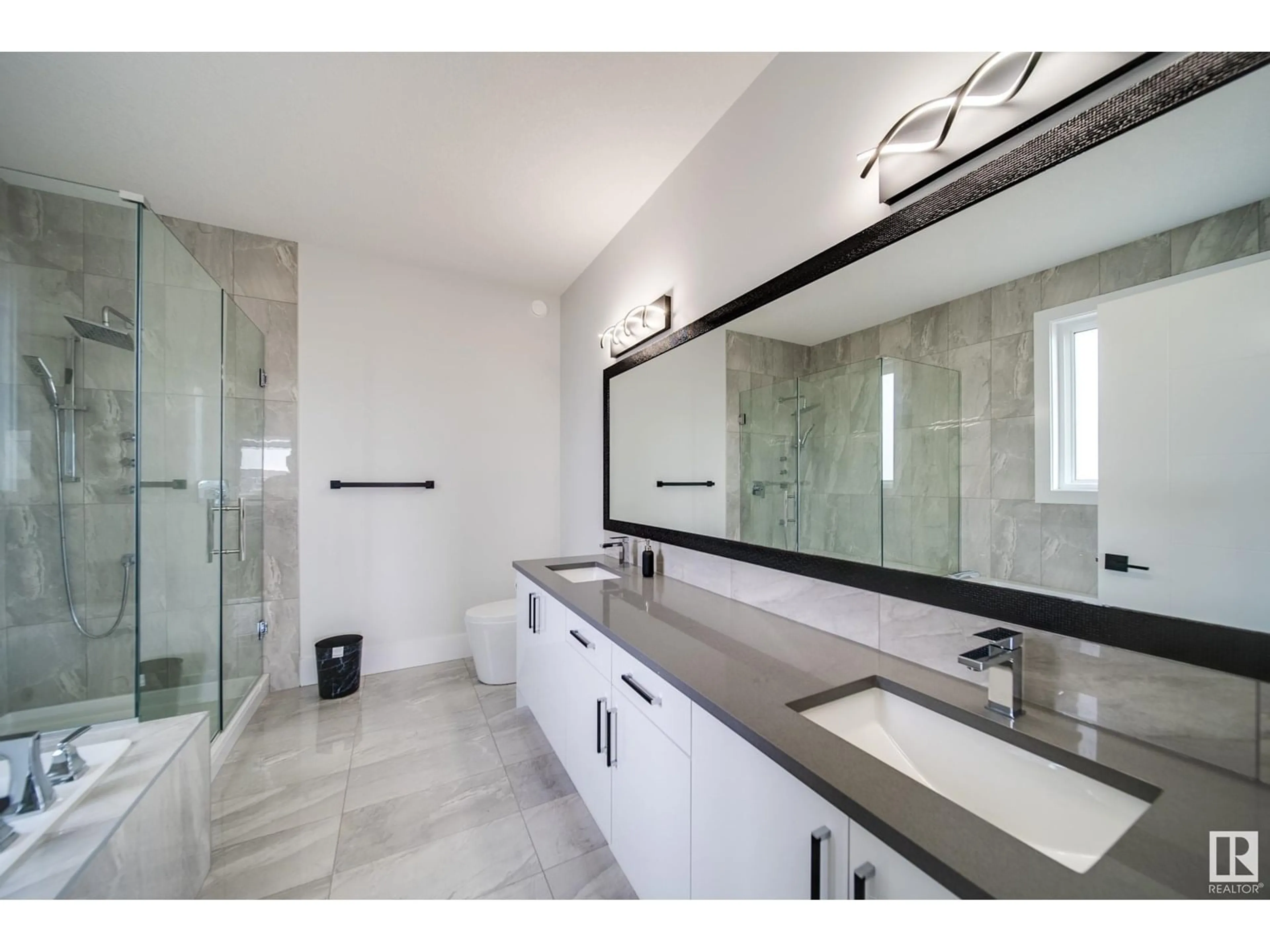Contemporary bathroom, ceramic/tile floor for 105 ELDRIDGE POINT, St. Albert Alberta T8N8C3