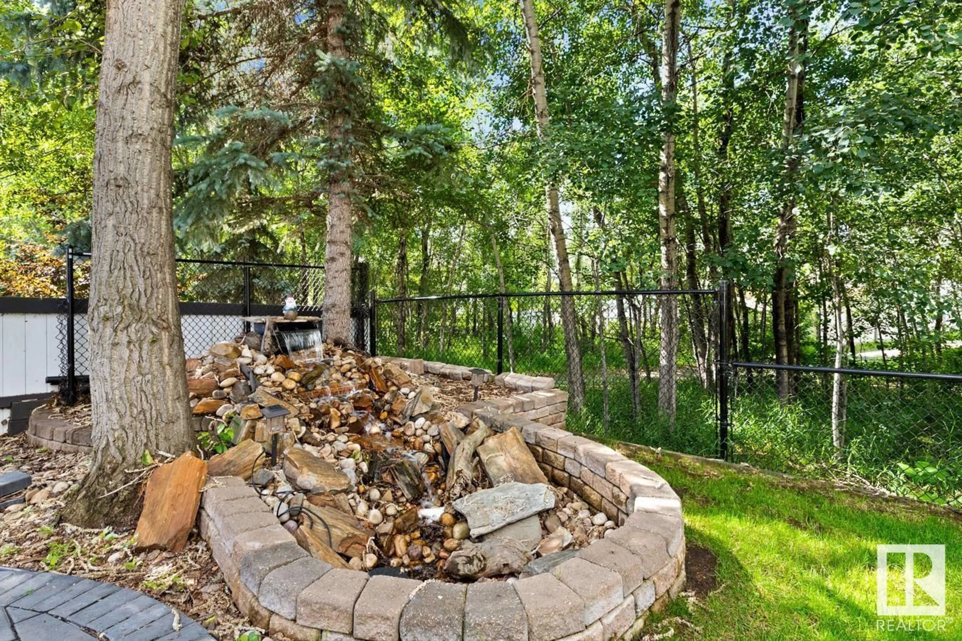 Patio, forest/trees view for 549 HIGHLAND DR, Sherwood Park Alberta T8A6E3