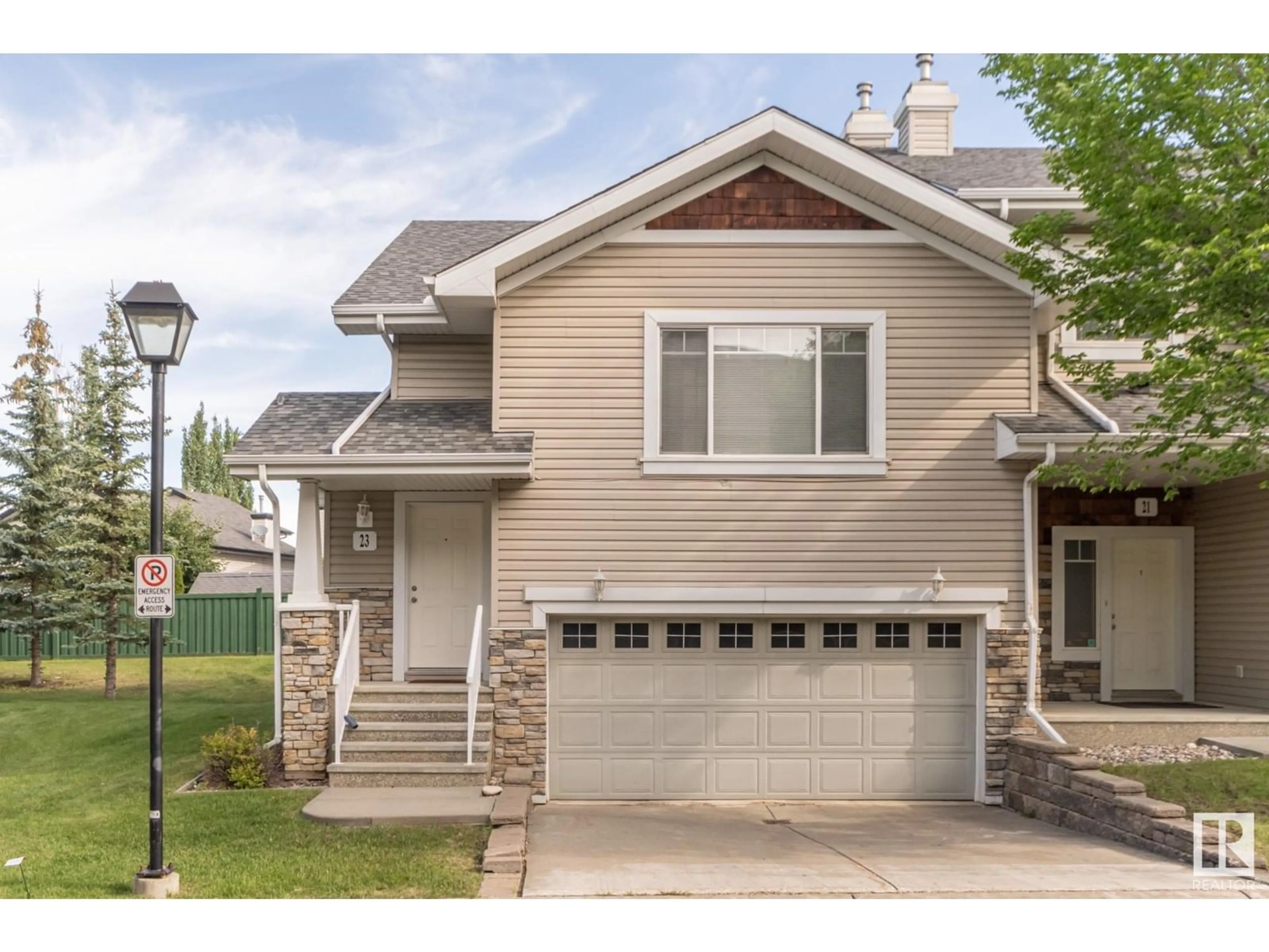 Home with vinyl exterior material, street for #18 - 2508 HANNA CR, Edmonton Alberta T6R3N7