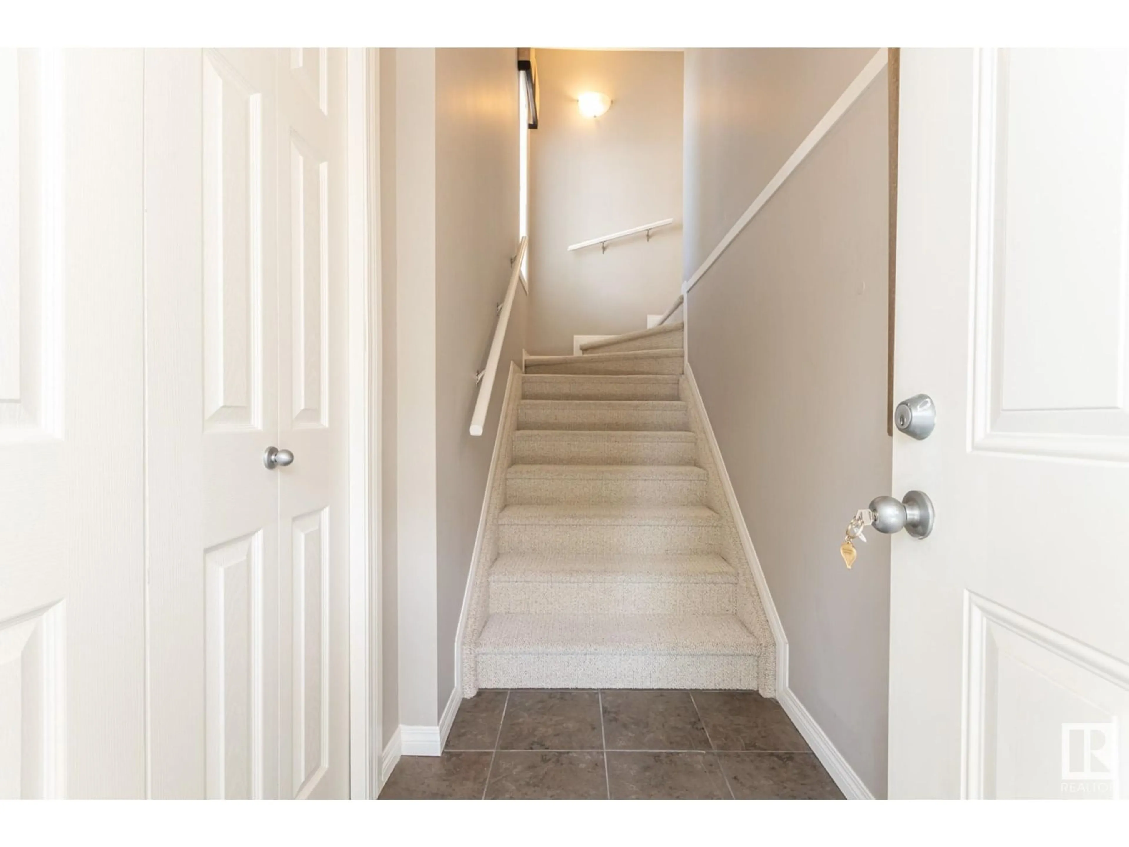 Indoor entryway for #18 - 2508 HANNA CR, Edmonton Alberta T6R3N7