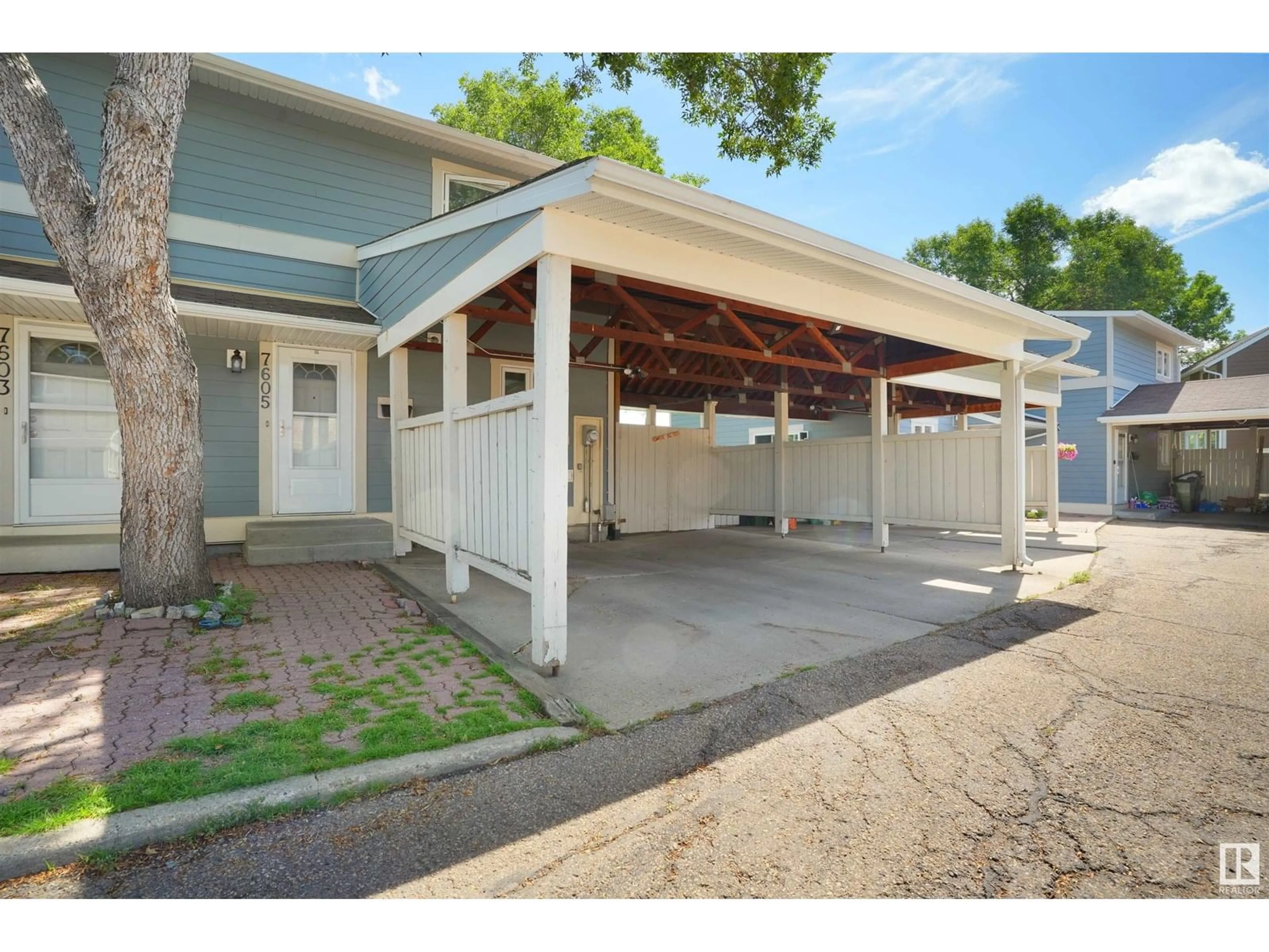 Indoor garage for 7605 40 NW, Edmonton Alberta T6K1V5