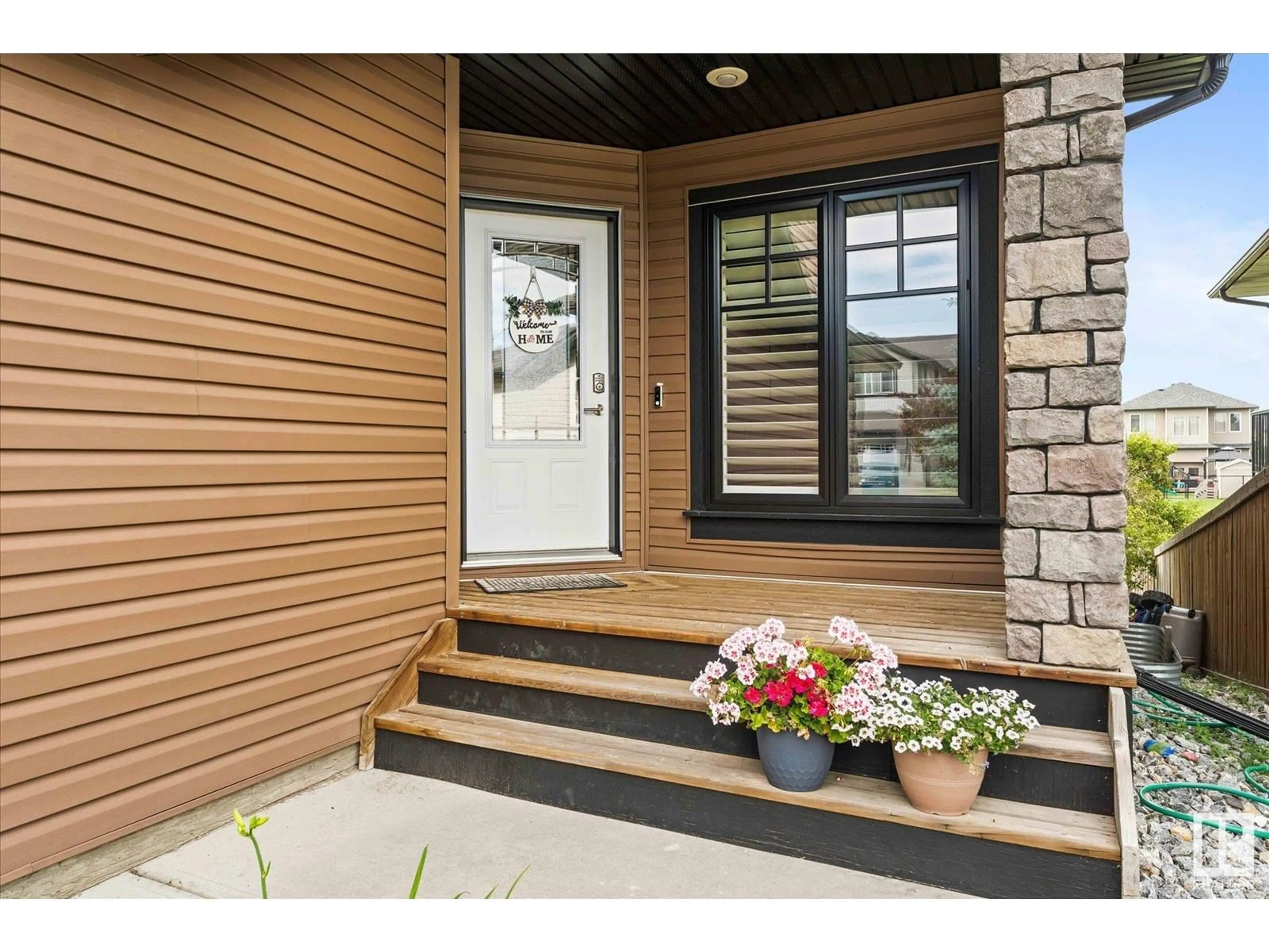 Indoor entryway for 22 CRANBERRY BN, Fort Saskatchewan Alberta T8L0H2