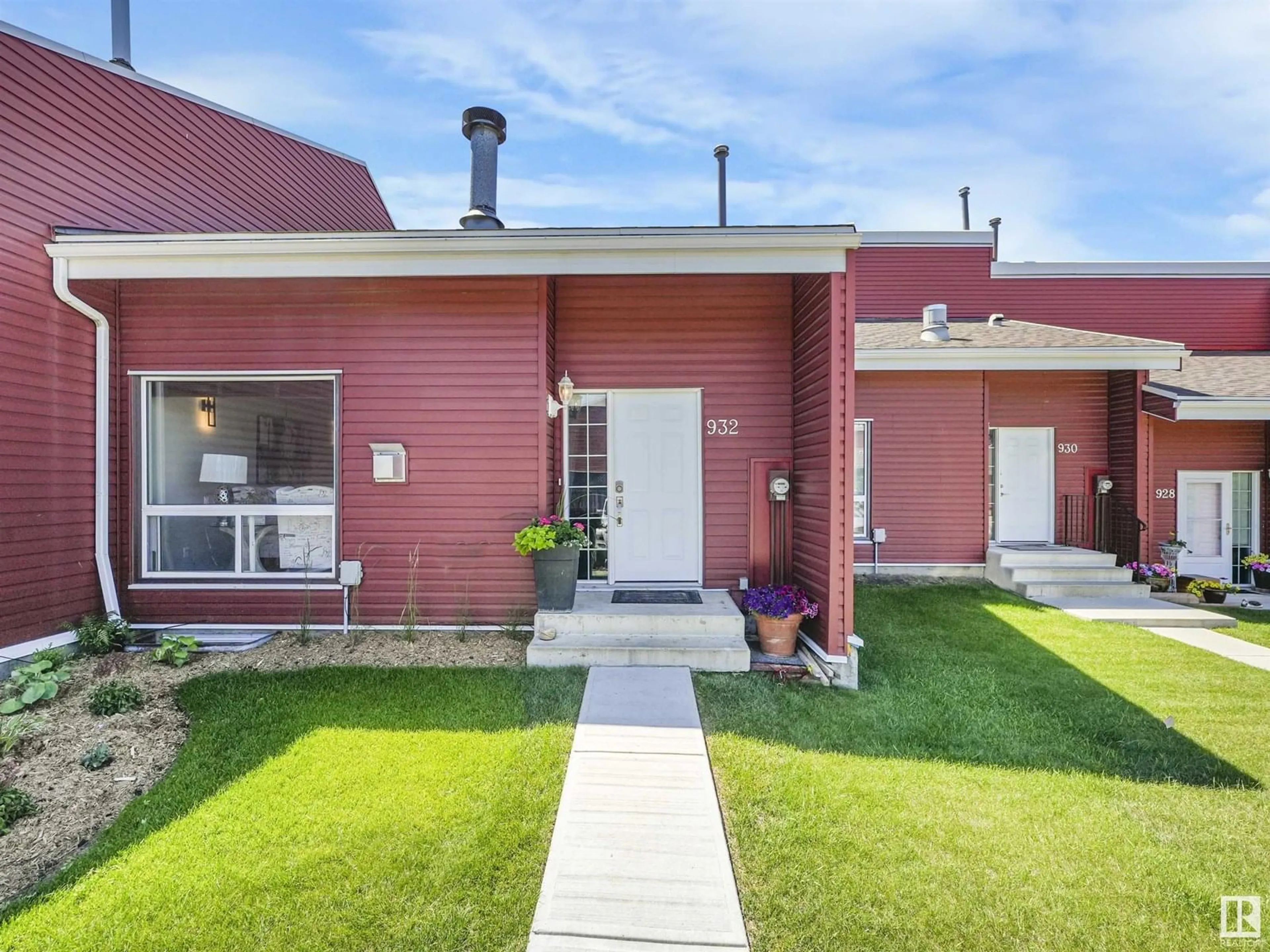 Home with brick exterior material, street for 932 LEE RIDGE RD, Edmonton Alberta T6K0R2