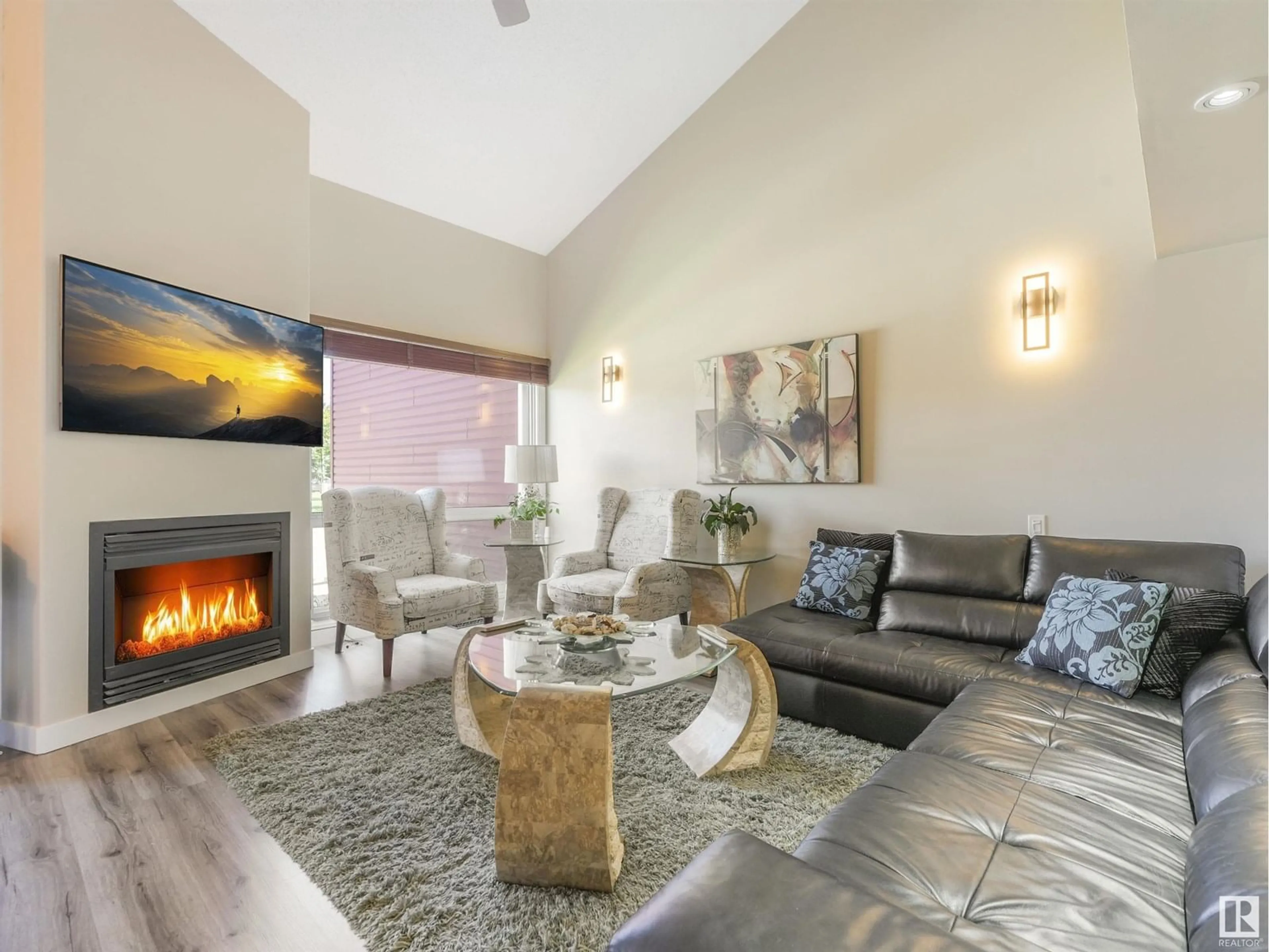 Living room with furniture, unknown for 932 LEE RIDGE RD, Edmonton Alberta T6K0R2