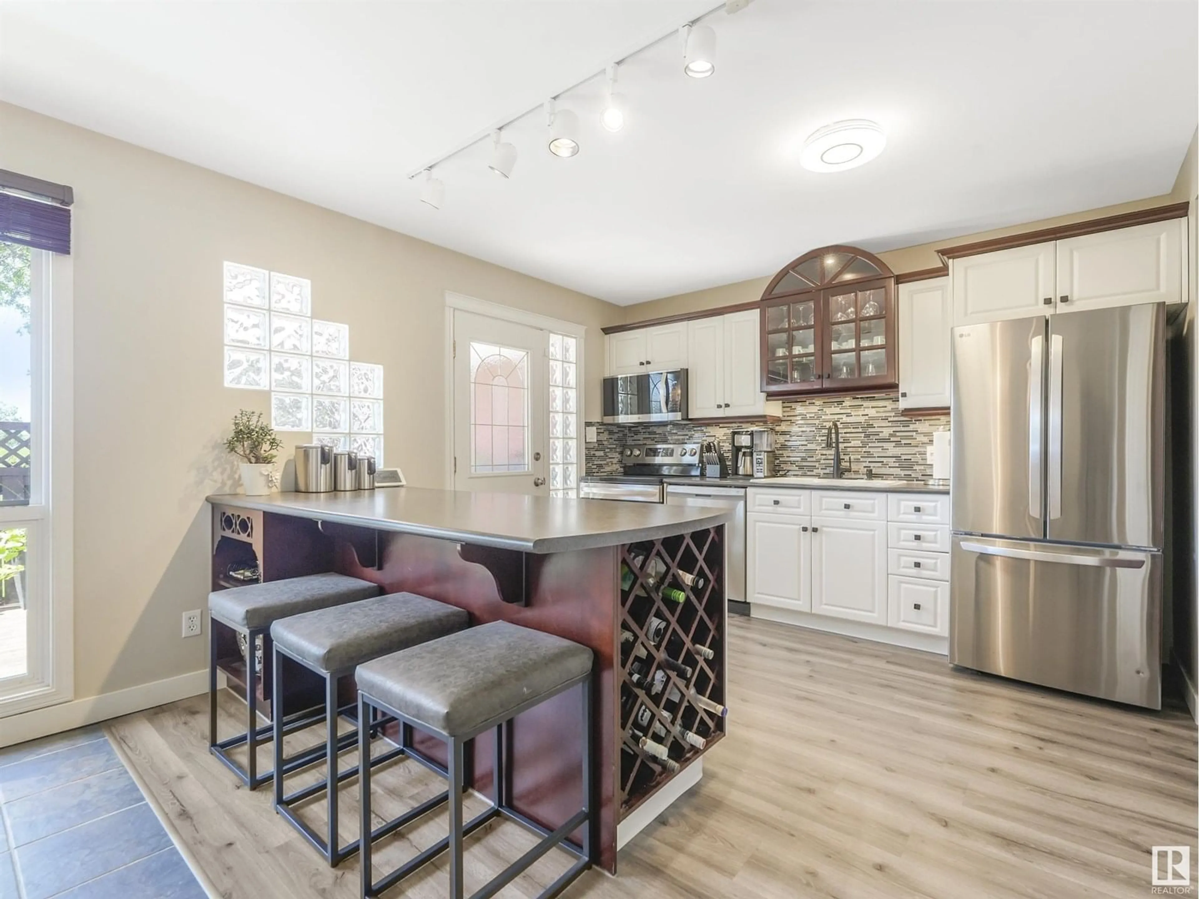 Open concept kitchen, unknown for 932 LEE RIDGE RD, Edmonton Alberta T6K0R2