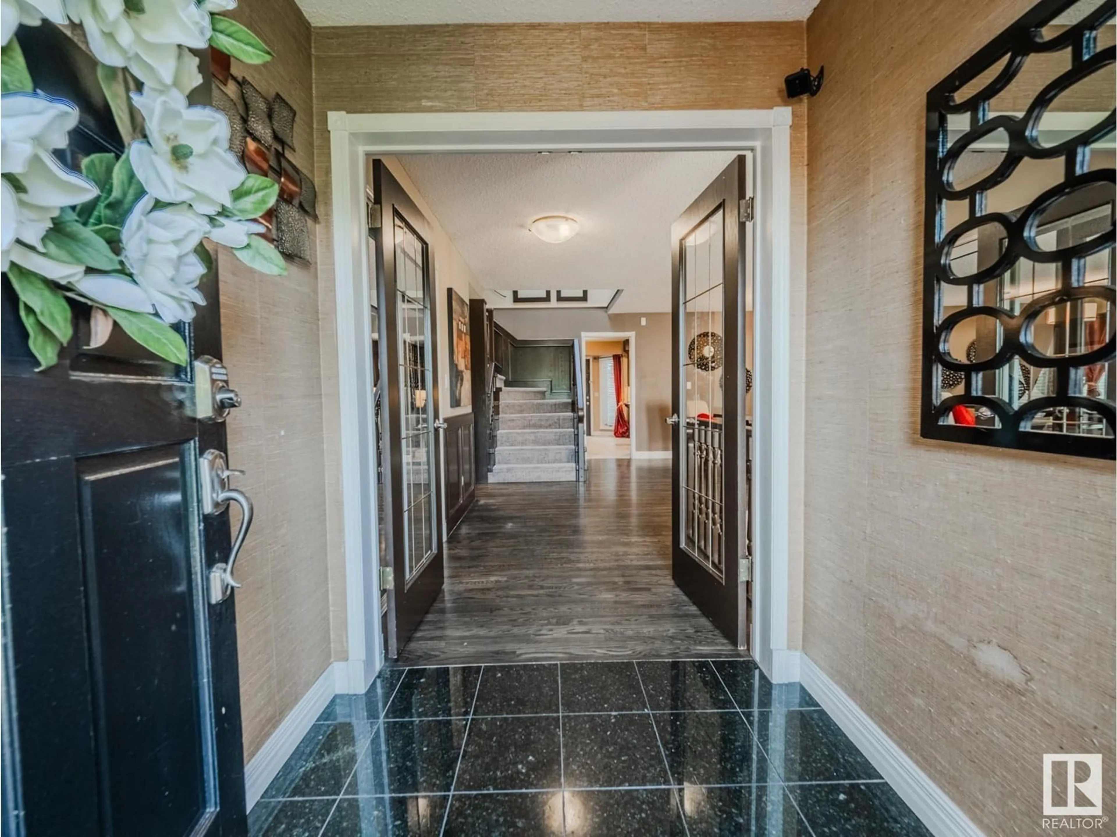 Indoor foyer for 21 KIRKLEES PL, Sherwood Park Alberta T8A5H2