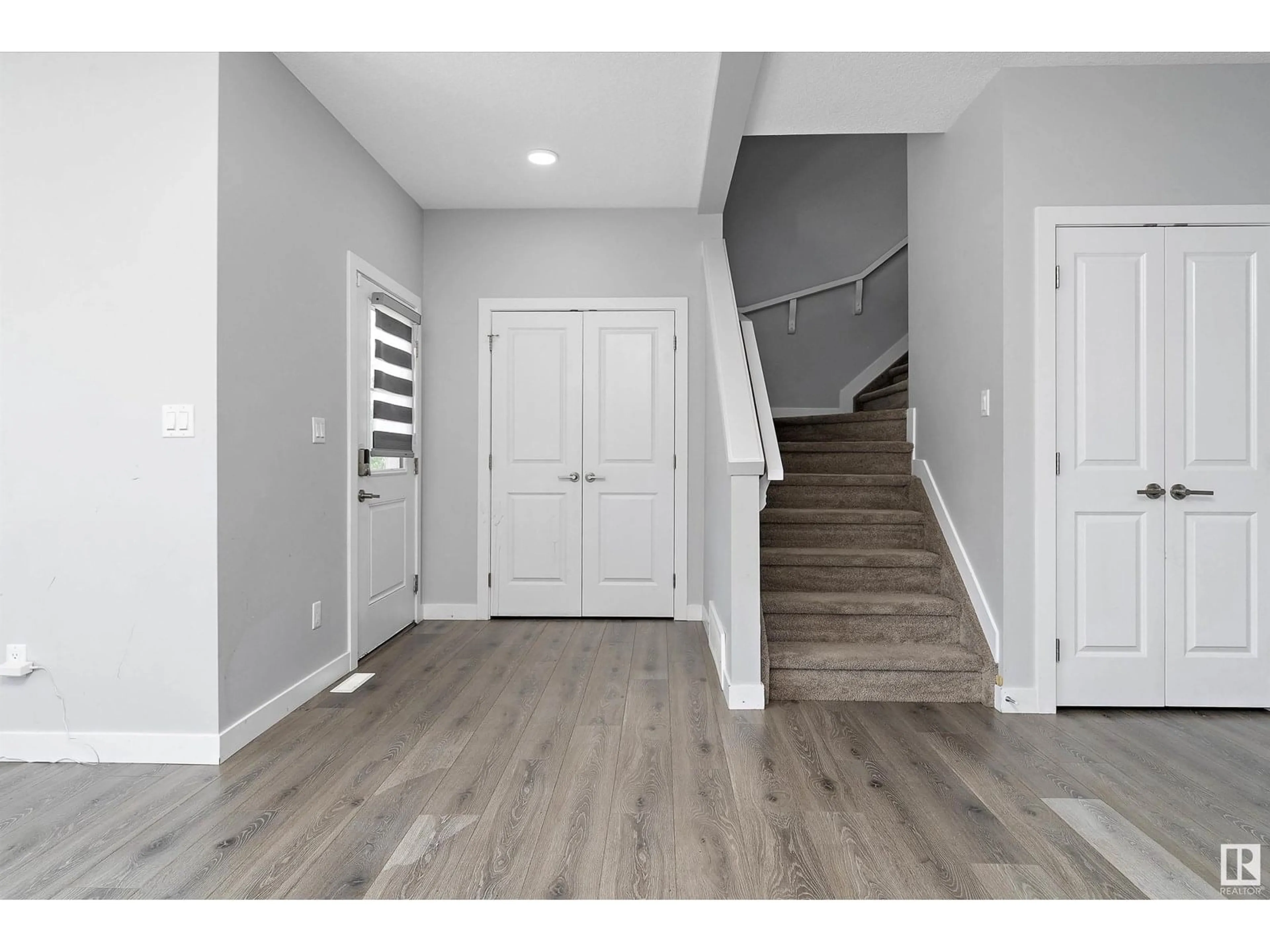 Indoor entryway for 2152 MAPLE RD, Edmonton Alberta T6T2L4