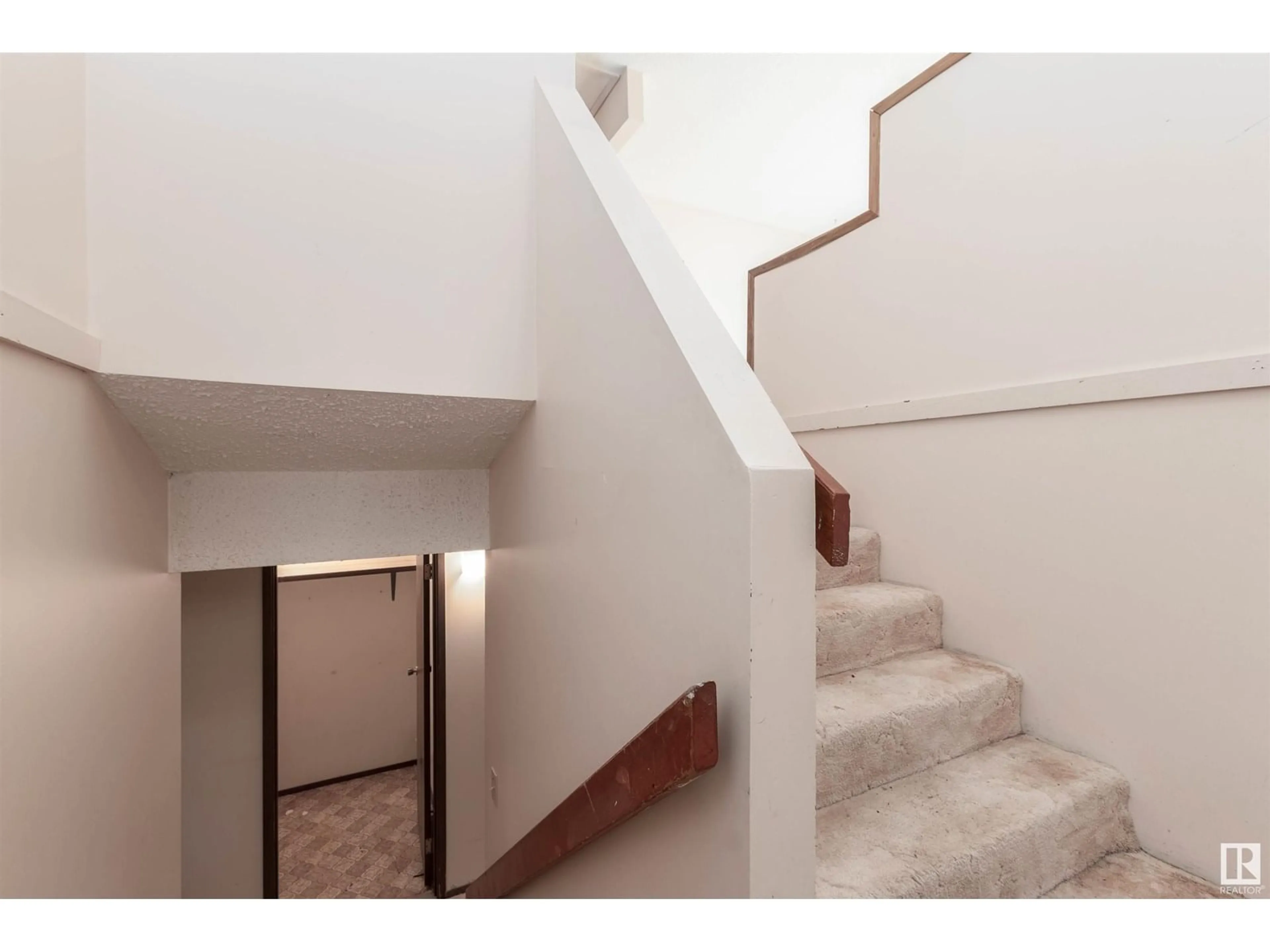 Stairs for #4 - 4513 48 ST, Leduc Alberta T9E5Y4