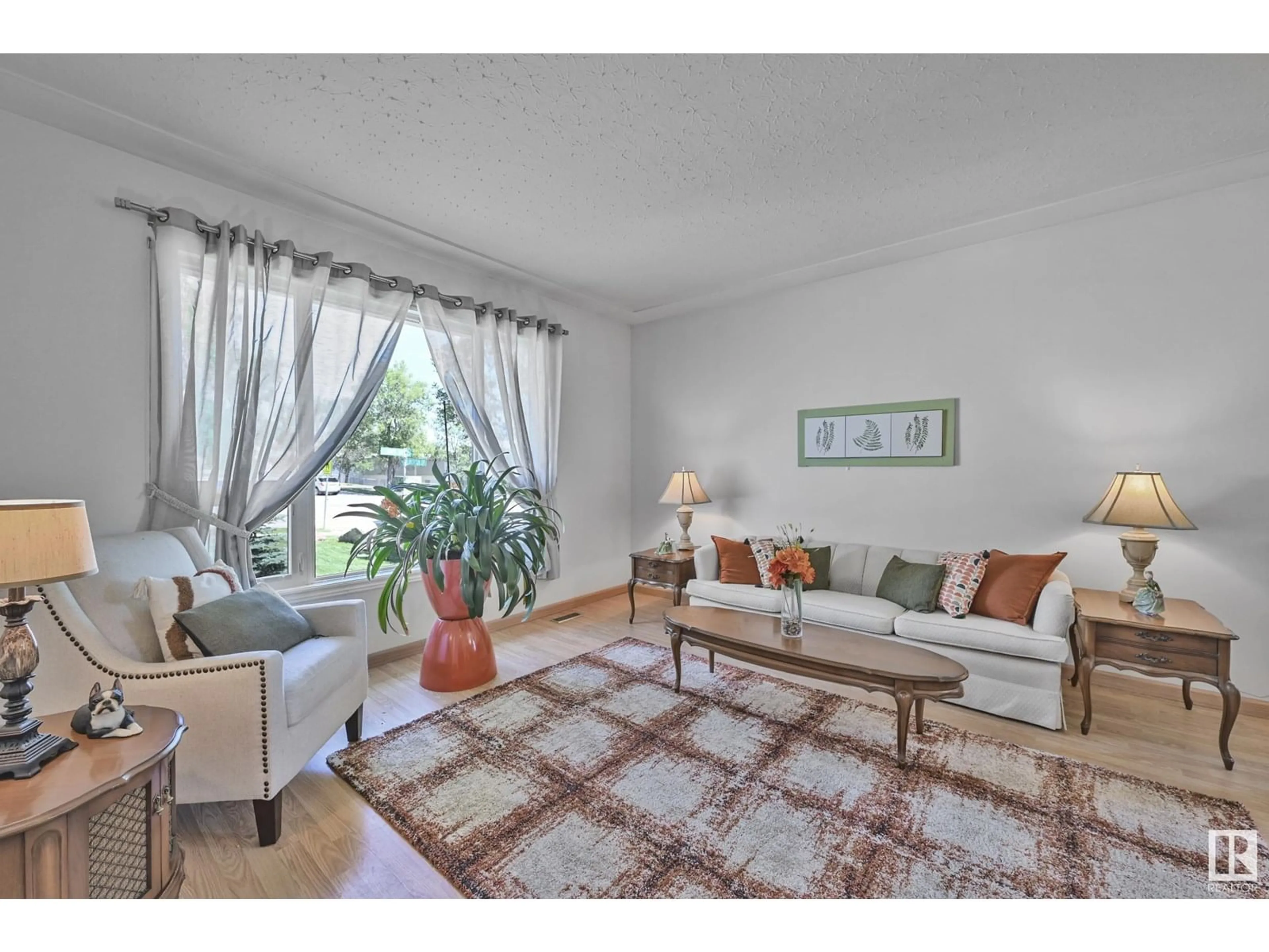 Living room with furniture, unknown for 39 LENNOX DR, St. Albert Alberta T8N4L3