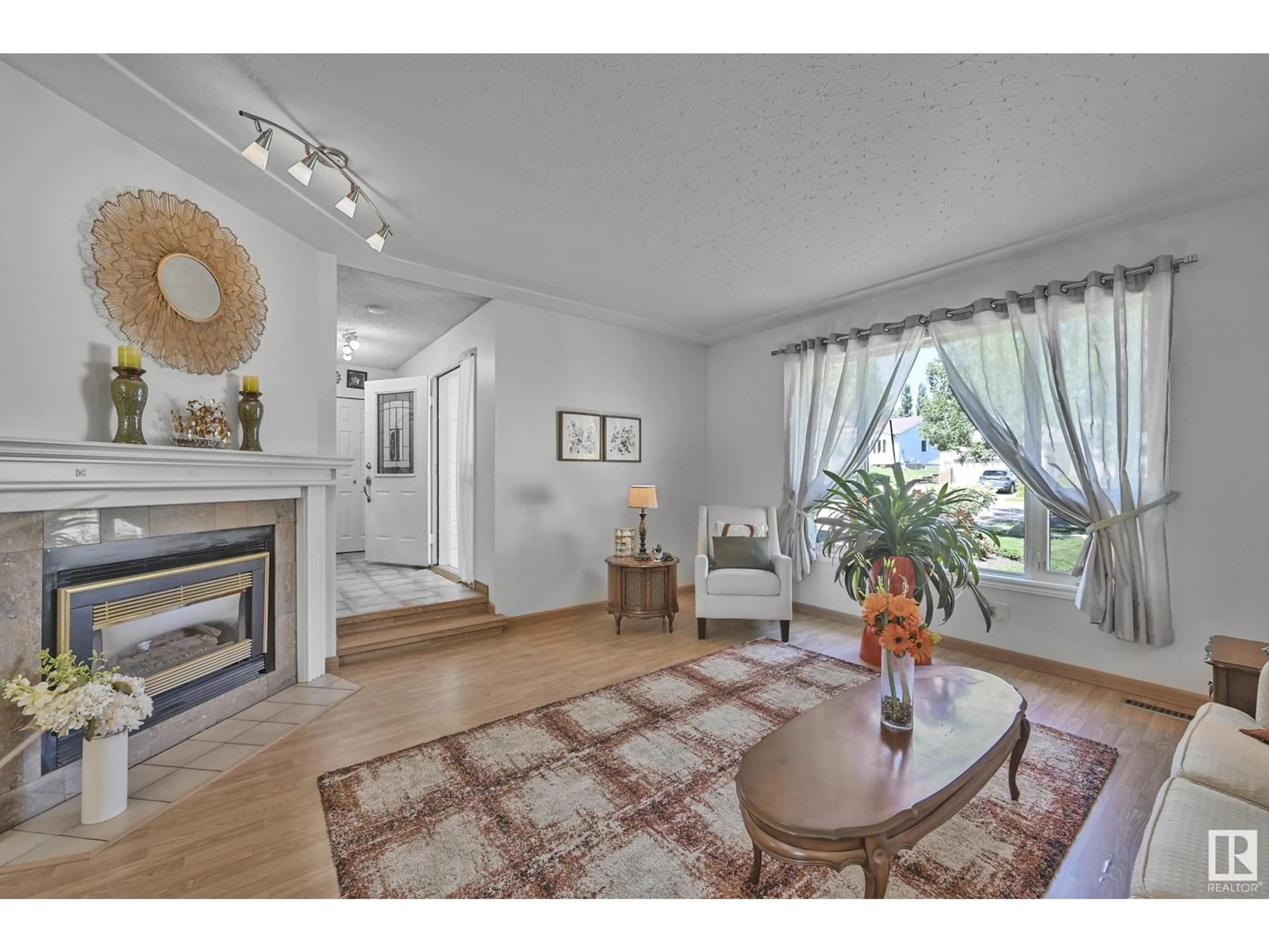 Living room with furniture, wood/laminate floor for 39 LENNOX DR, St. Albert Alberta T8N4L3