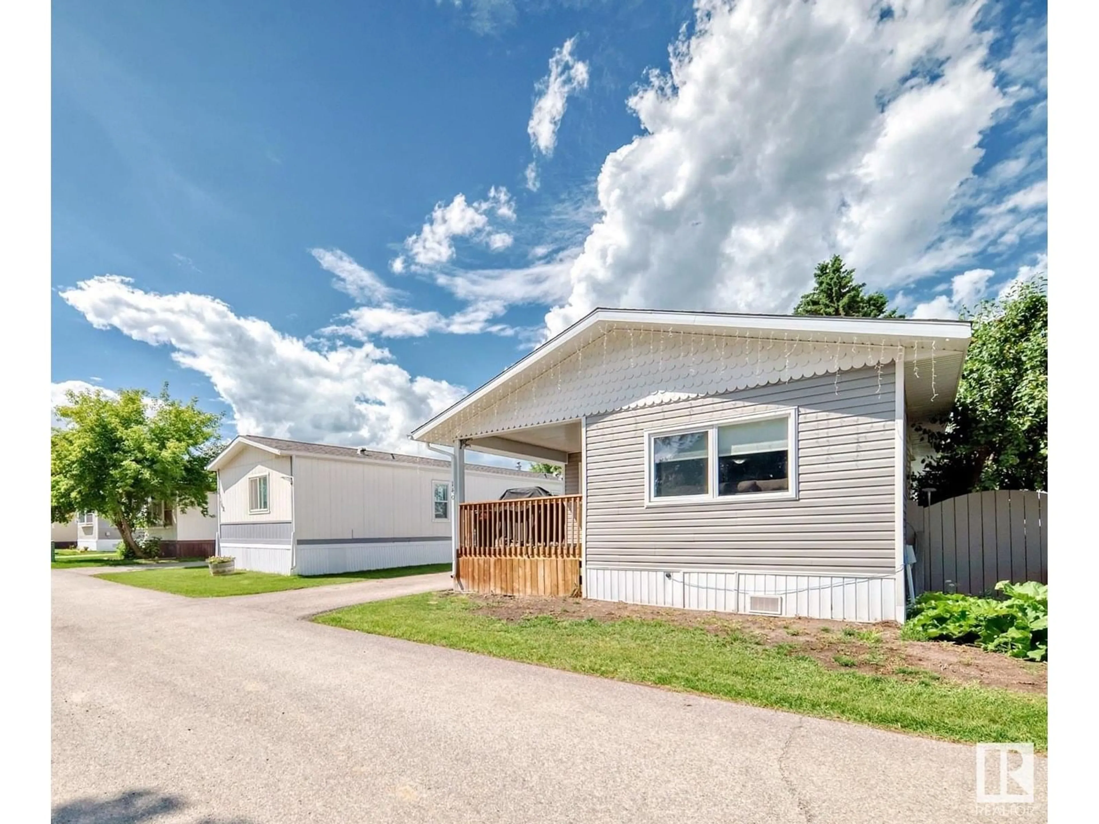 Home with vinyl exterior material, street for 140 WEST VIEW CR, Edmonton Alberta T5S1T5