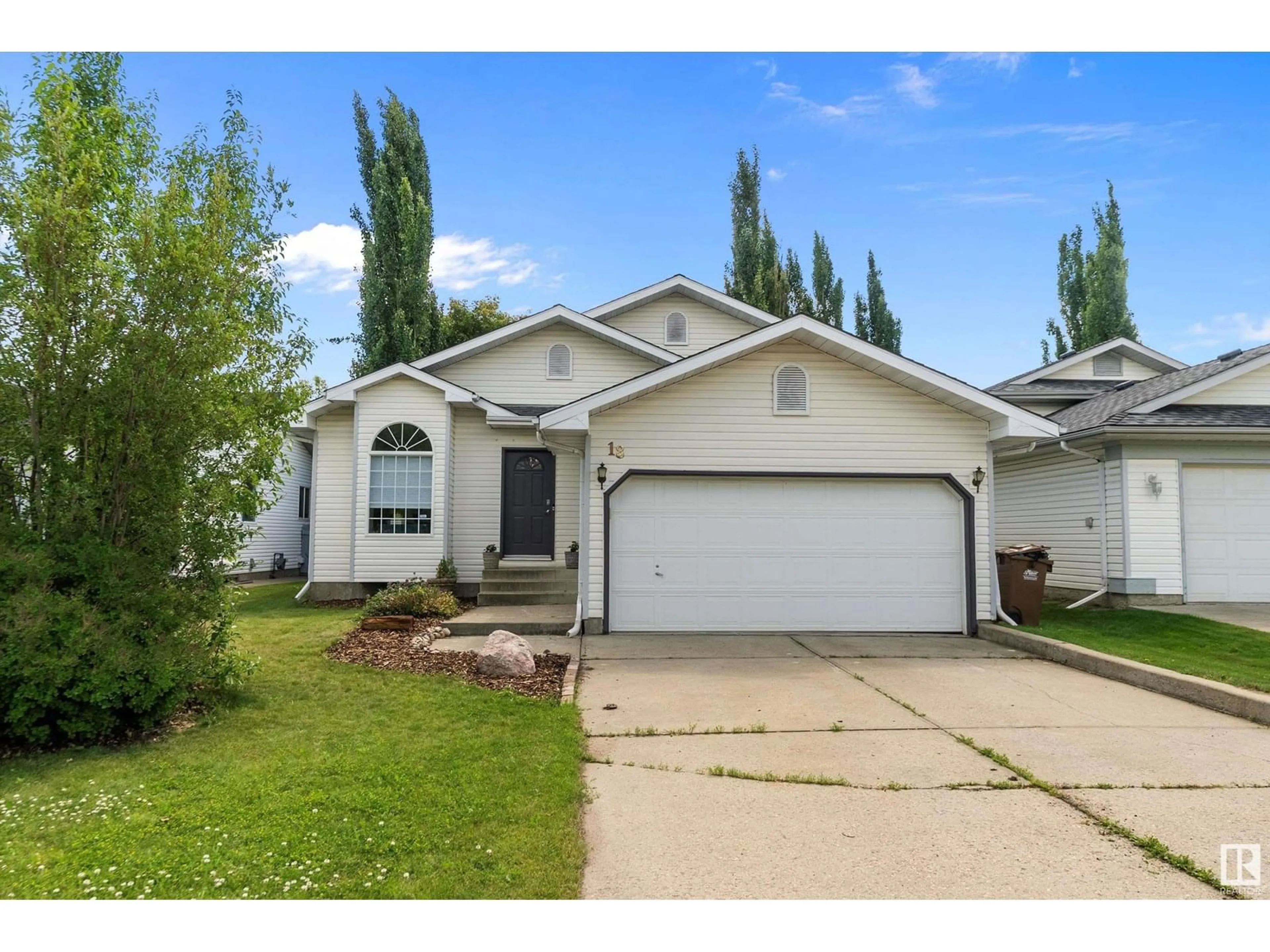 Home with vinyl exterior material, street for 18 ORANGEWOOD PL, St. Albert Alberta T8N6C5