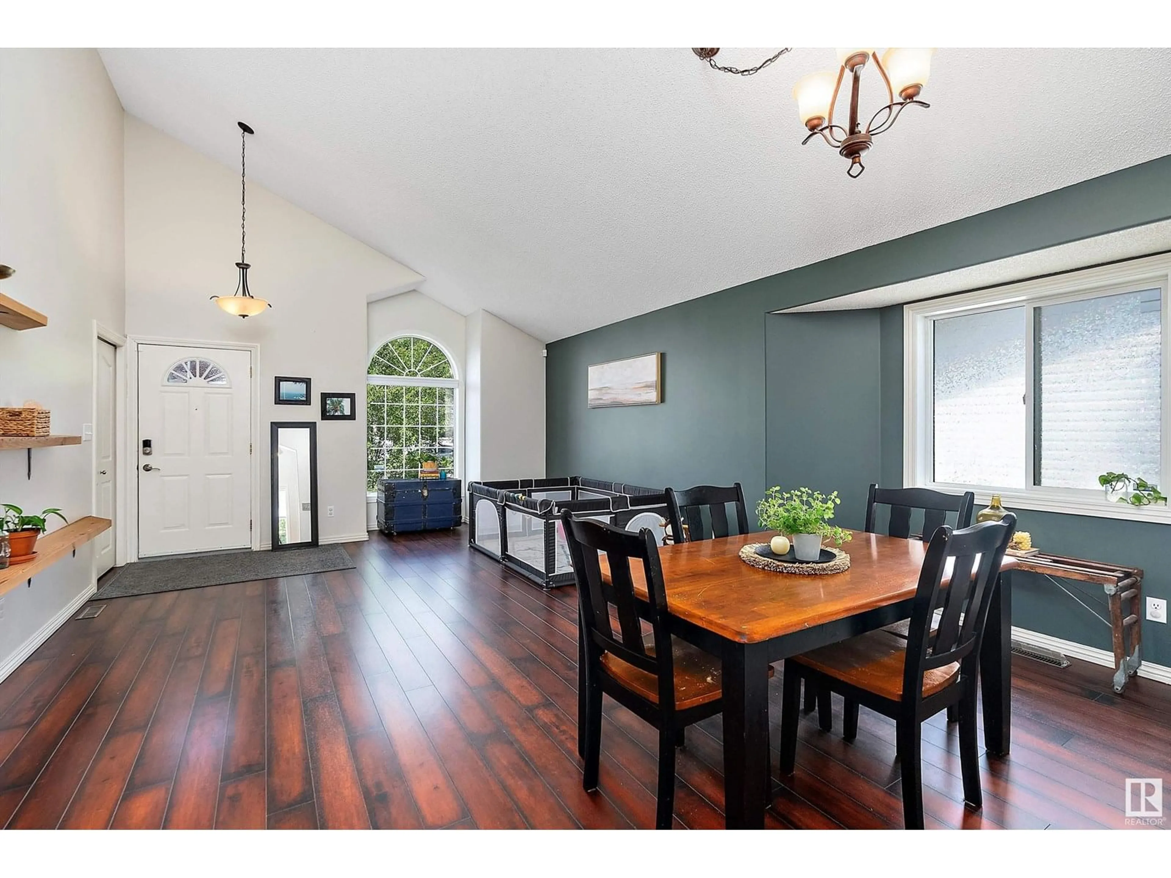 Dining room, wood/laminate floor for 18 ORANGEWOOD PL, St. Albert Alberta T8N6C5