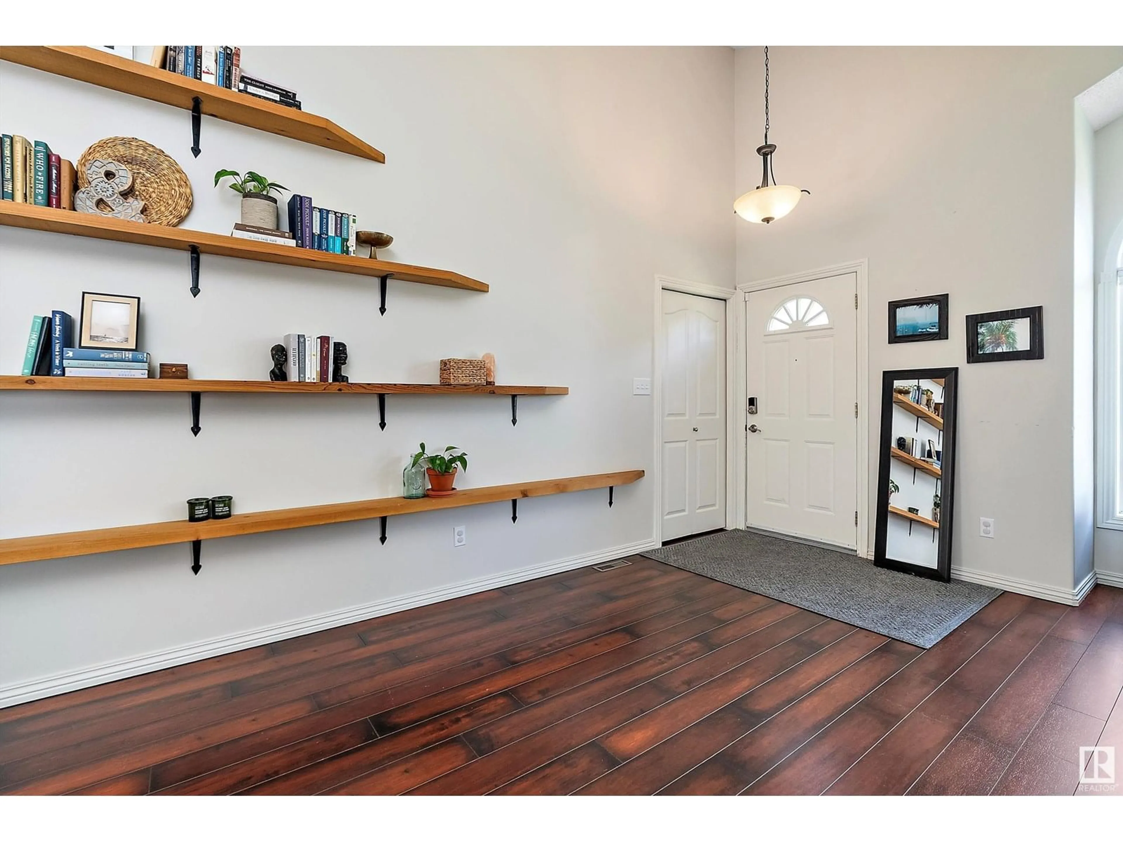 Indoor entryway for 18 ORANGEWOOD PL, St. Albert Alberta T8N6C5