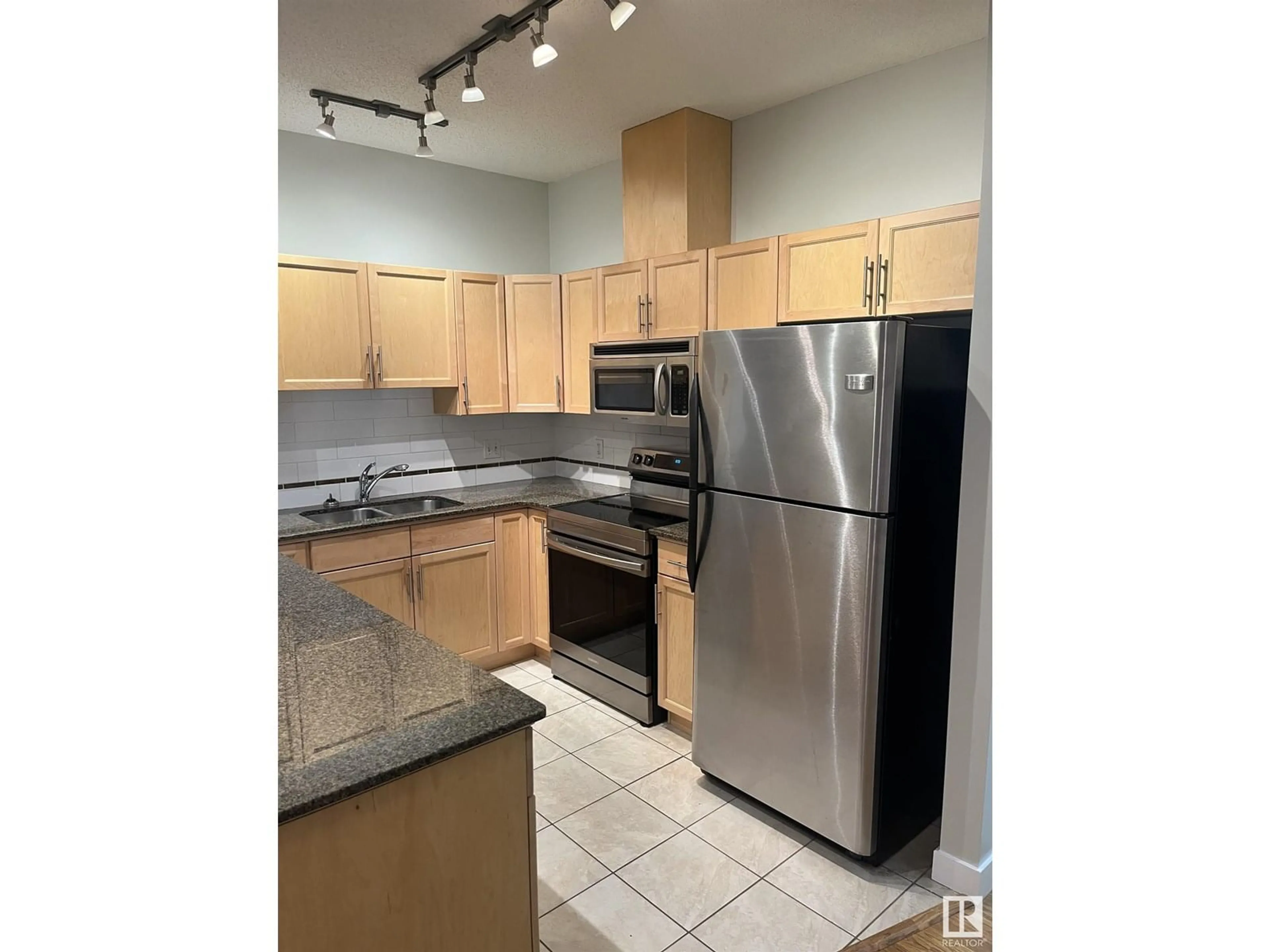 Standard kitchen, unknown for 110 - 10333 112 ST NW, Edmonton Alberta T5K0B4