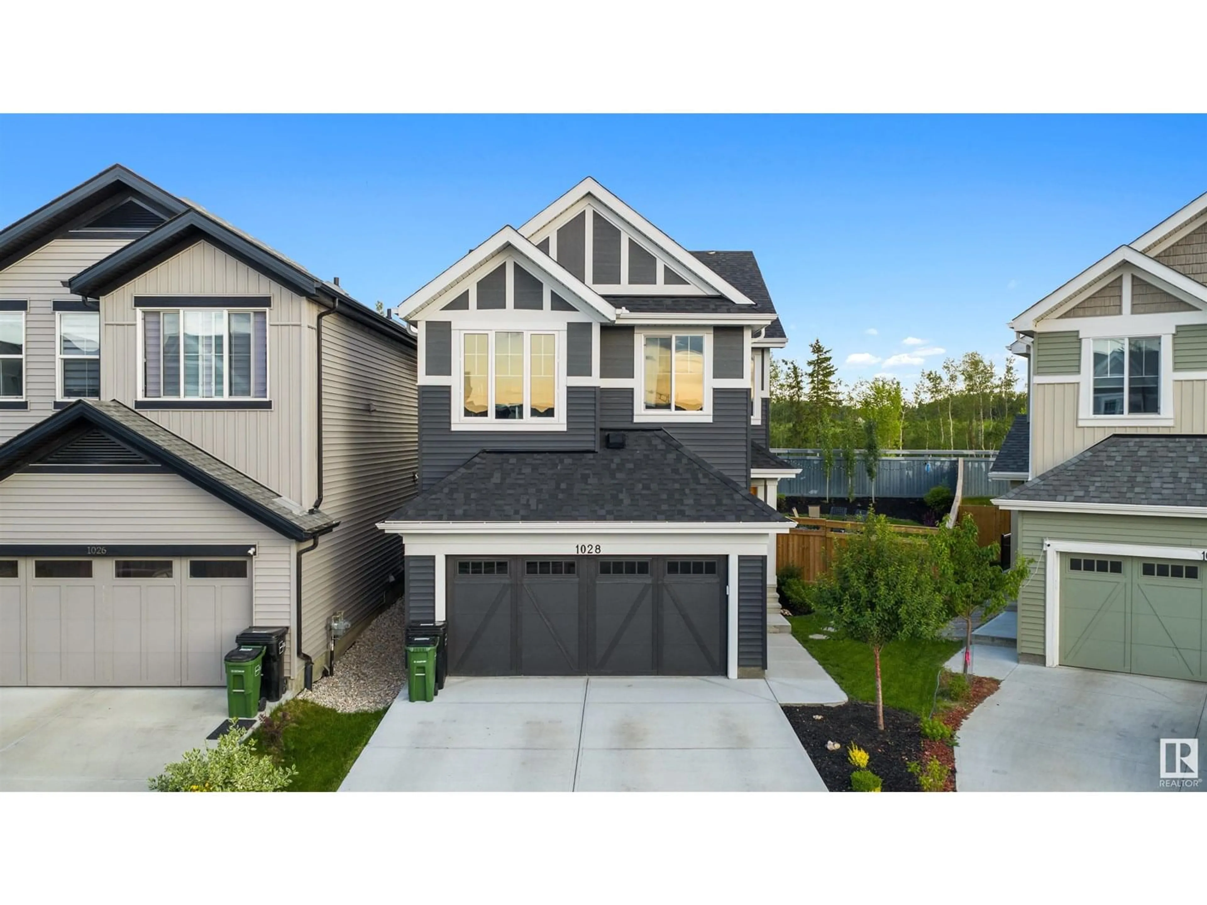 Home with vinyl exterior material, street for 1028 DANIELS LO, Edmonton Alberta T6W4C9
