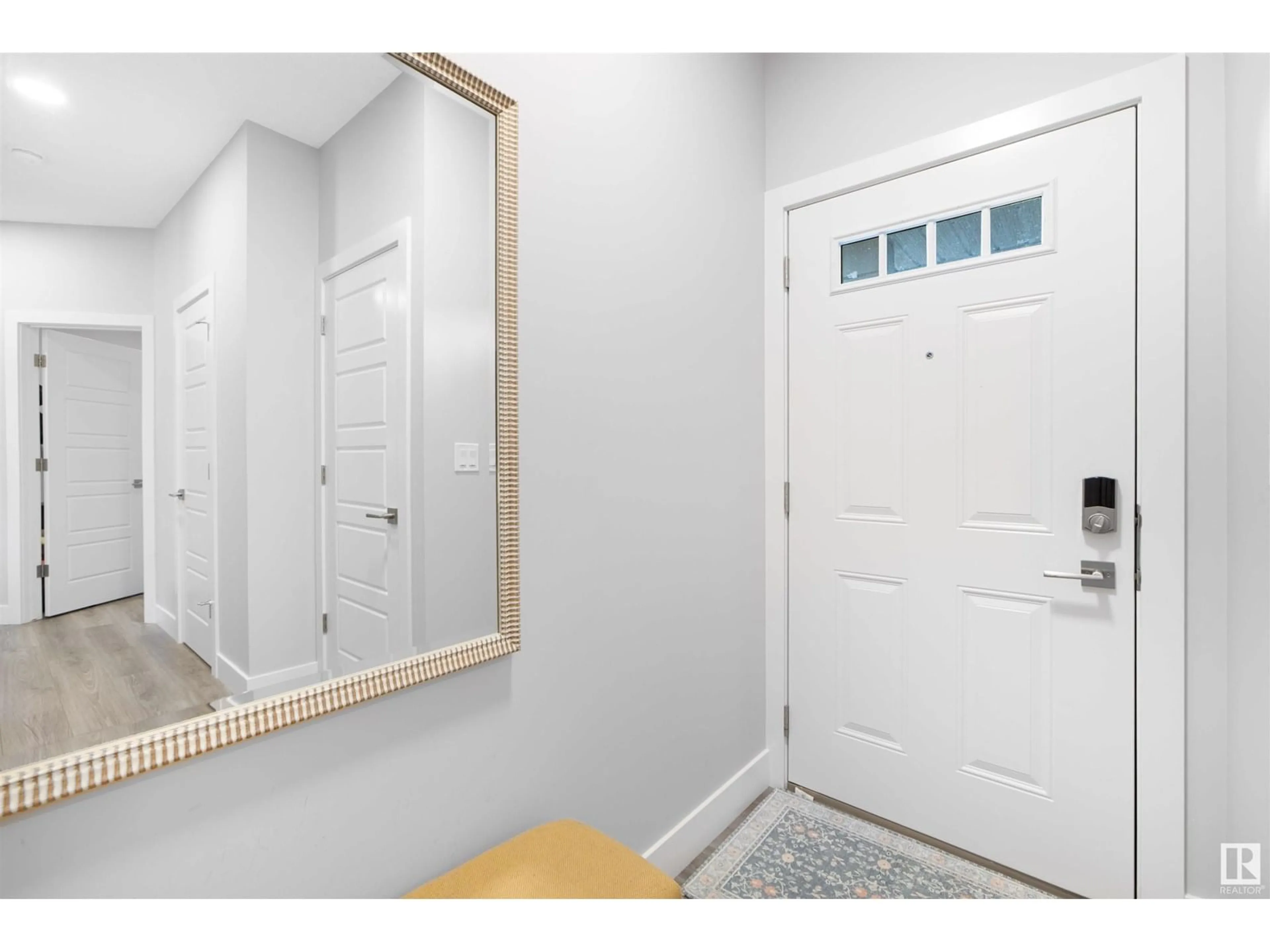 Indoor entryway for 1028 DANIELS LO, Edmonton Alberta T6W4C9