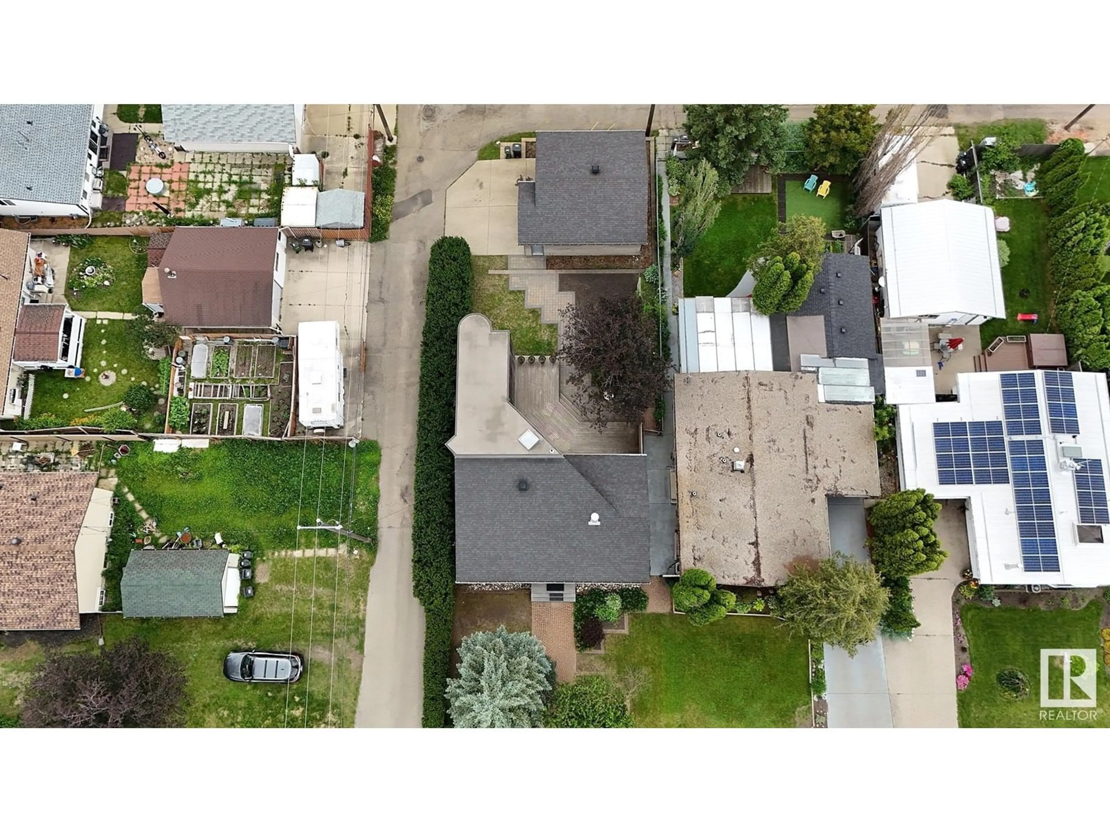A pic from outside/outdoor area/front of a property/back of a property/a pic from drone, street for 8307 73 AV, Edmonton Alberta T6C0E1