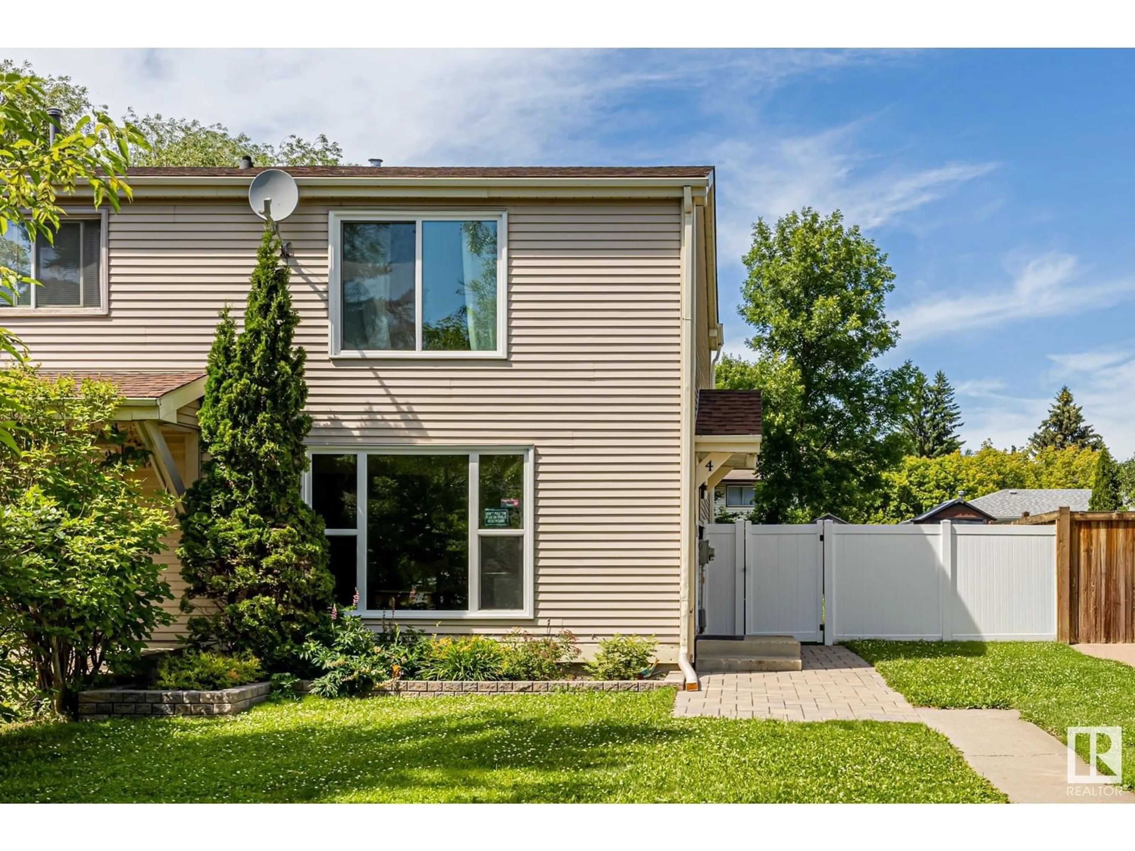 Home with vinyl exterior material, street for 4 WAVERLY DR, St. Albert Alberta T8N3N4