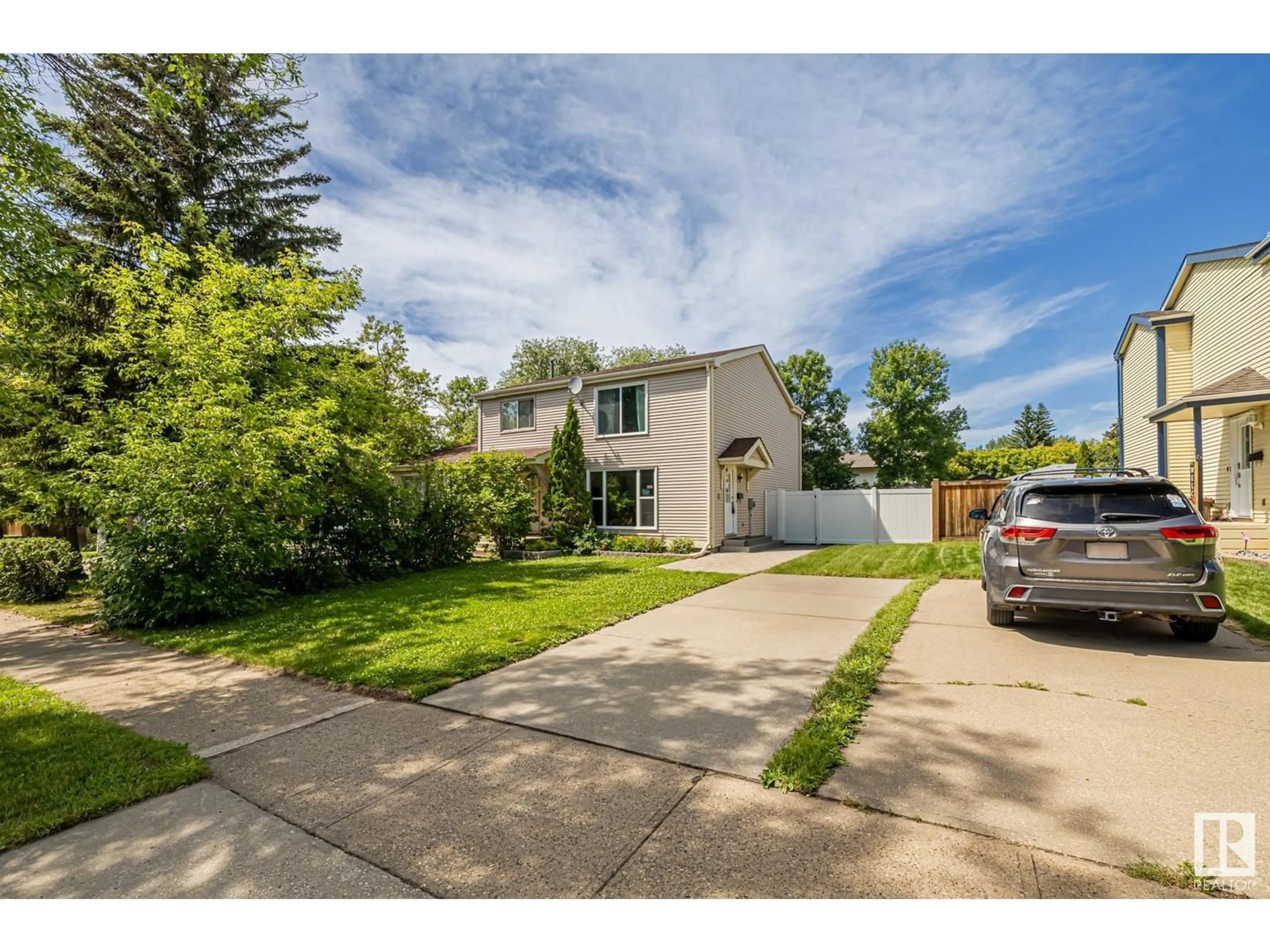 A pic from outside/outdoor area/front of a property/back of a property/a pic from drone, street for 4 WAVERLY DR, St. Albert Alberta T8N3N4