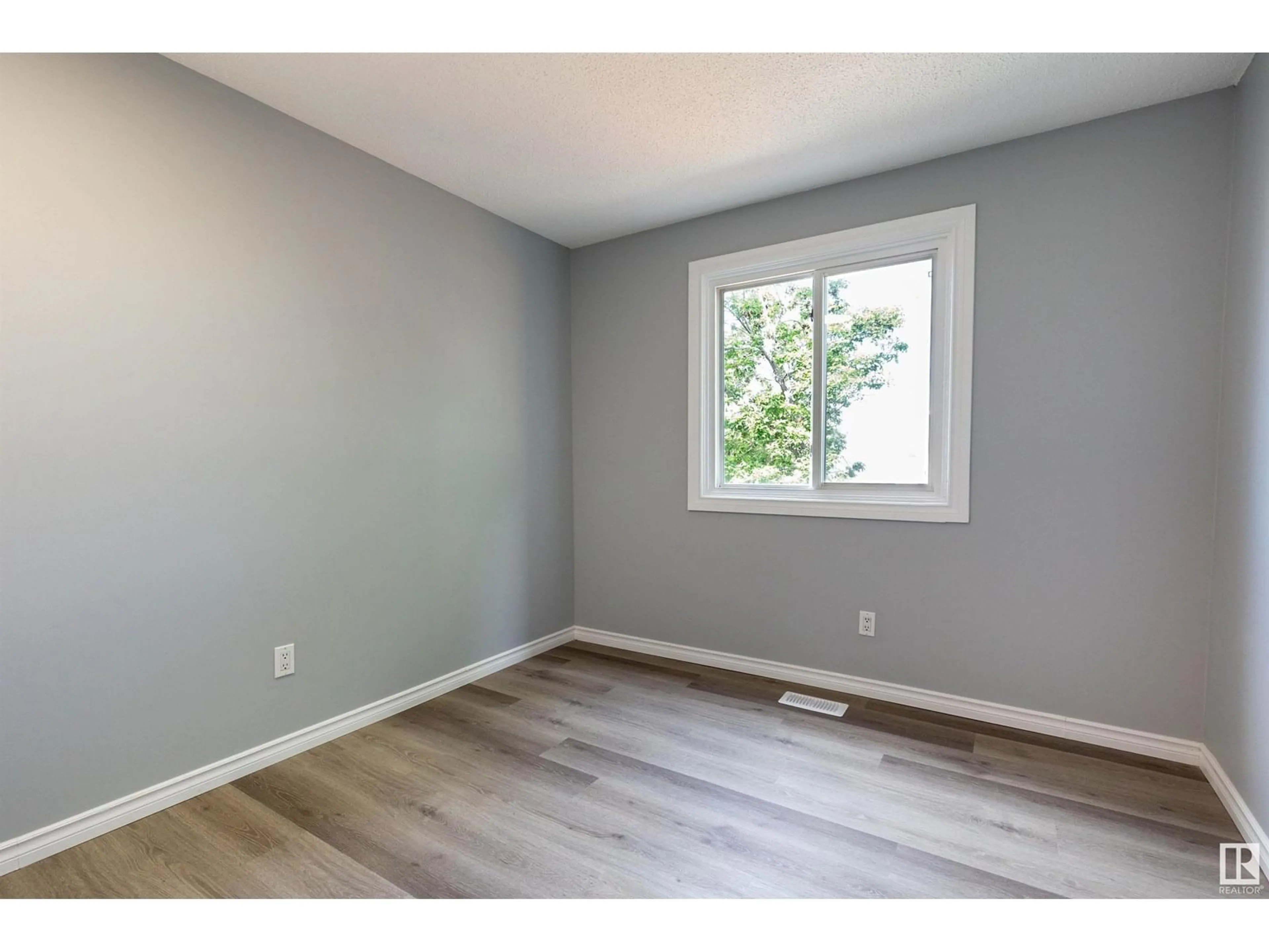 A pic of a room for 207 - 12404 161 AV, Edmonton Alberta T5X4W6