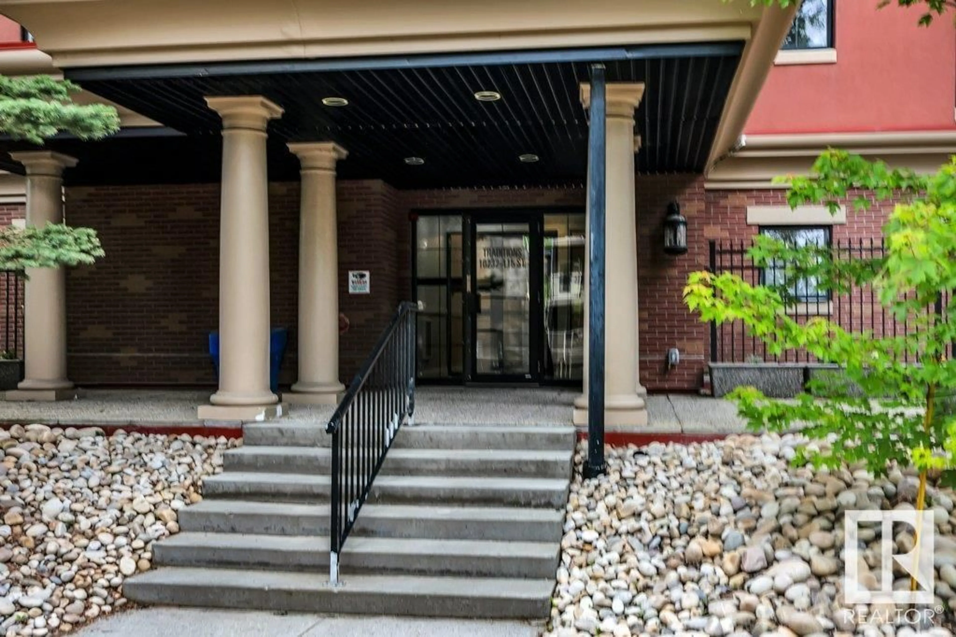 Indoor foyer for 306 - 10232 115 ST, Edmonton Alberta T5K1T8