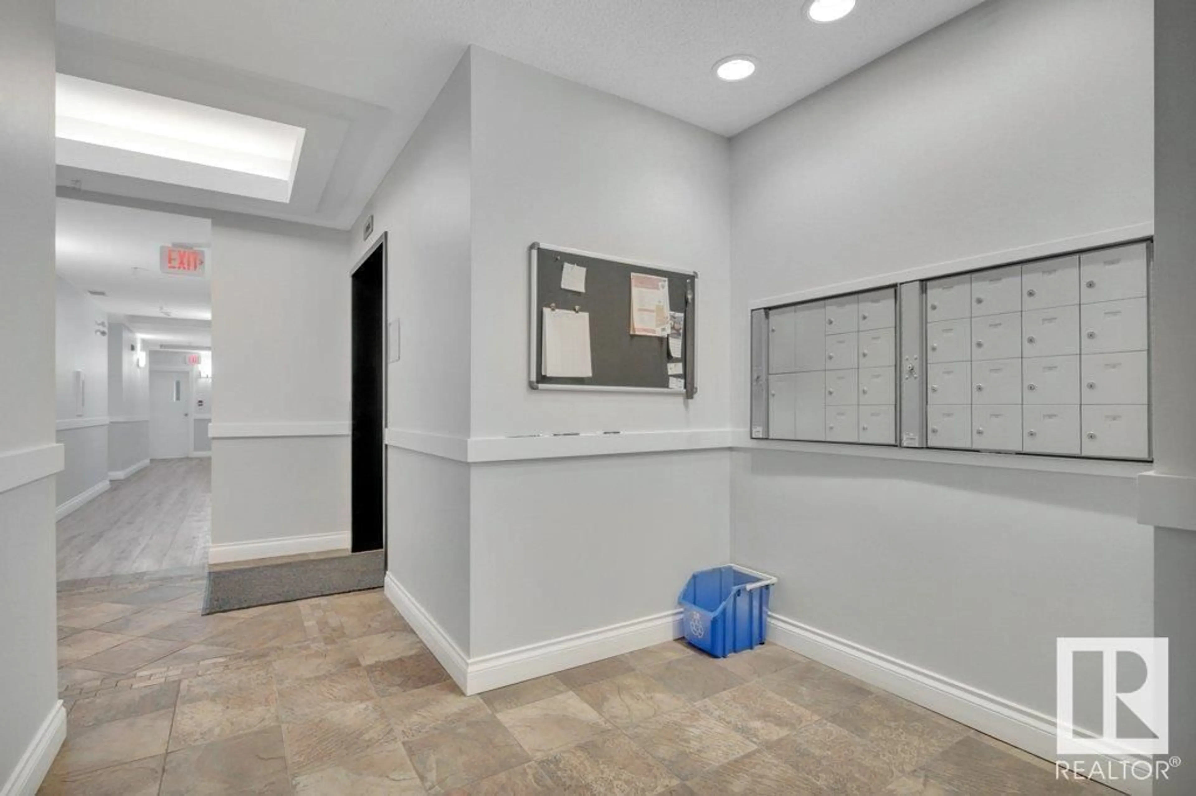 Indoor foyer for 306 - 10232 115 ST, Edmonton Alberta T5K1T8