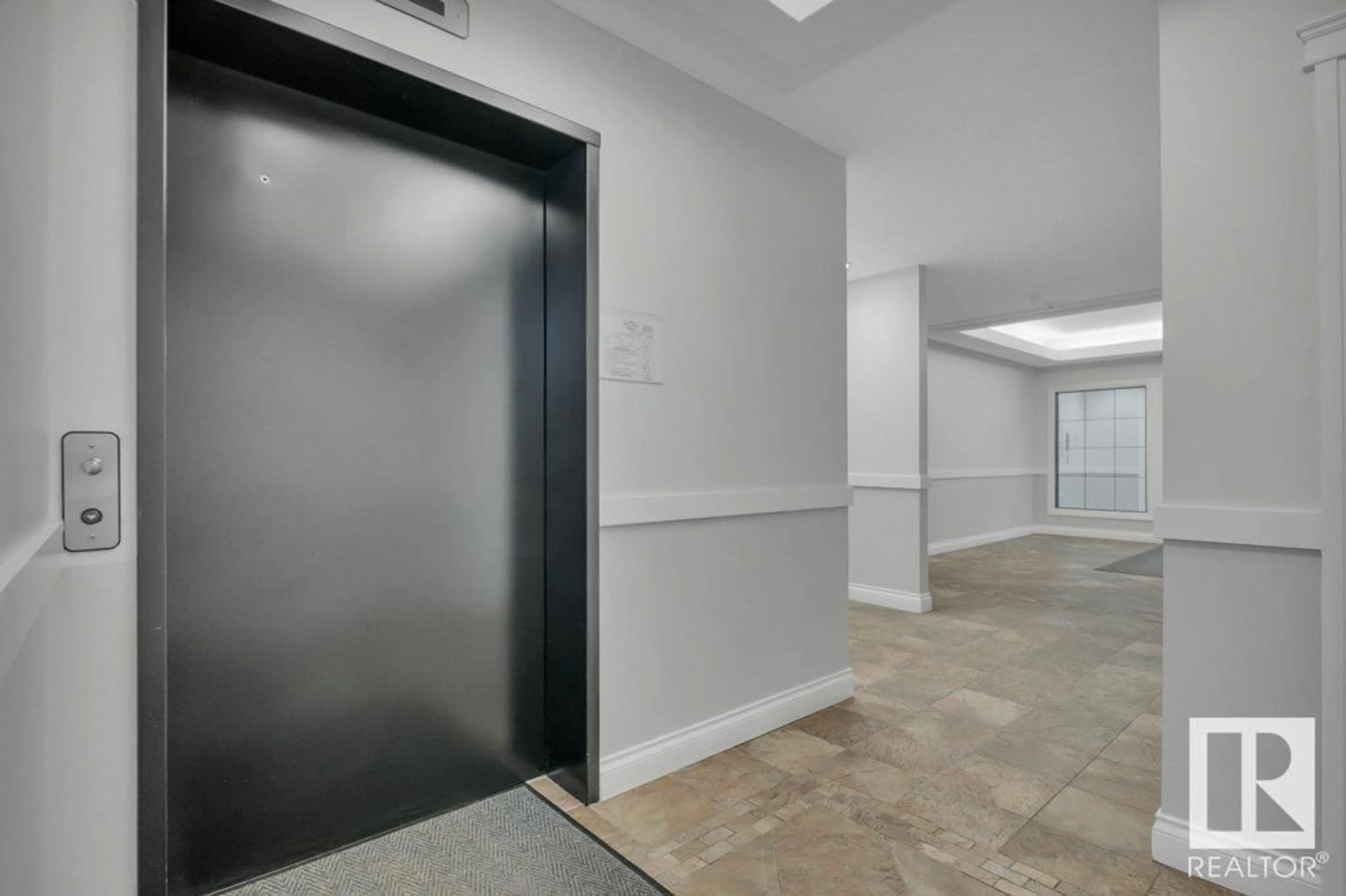 Indoor foyer for 306 - 10232 115 ST, Edmonton Alberta T5K1T8