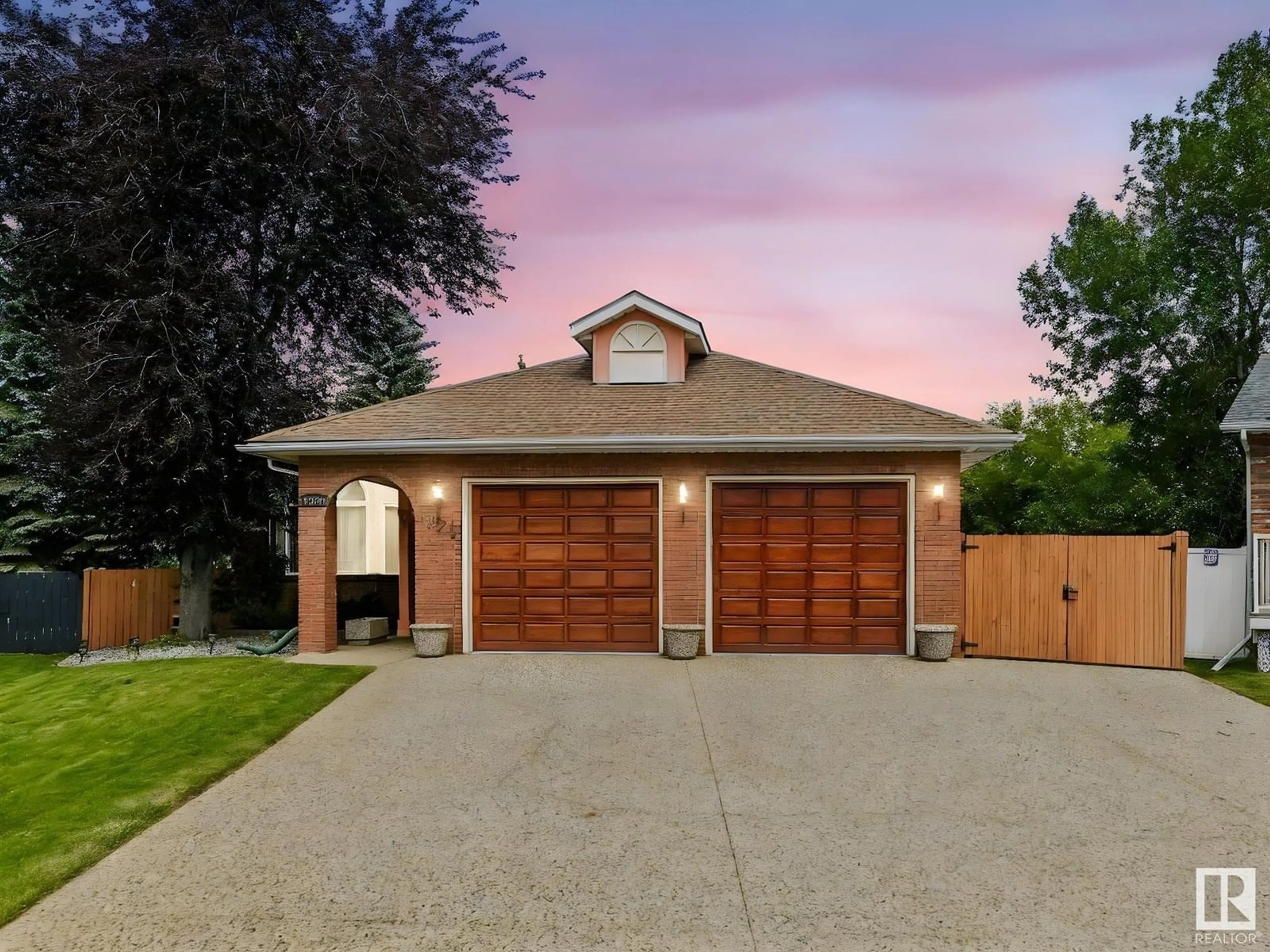 Unknown for 1820 BEARSPAW RD, Edmonton Alberta T6J6K4