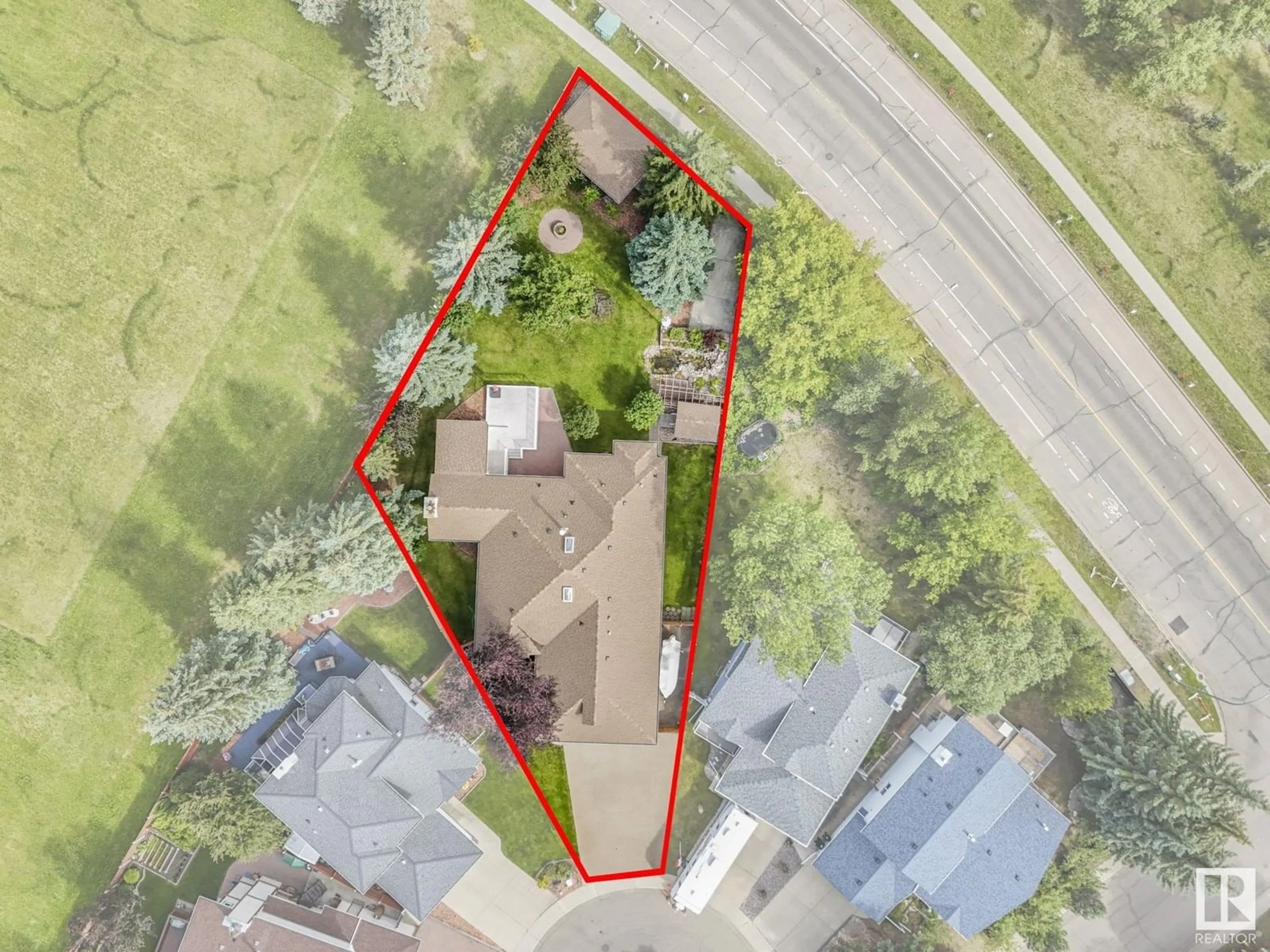 A pic from outside/outdoor area/front of a property/back of a property/a pic from drone, street for 1820 BEARSPAW RD, Edmonton Alberta T6J6K4