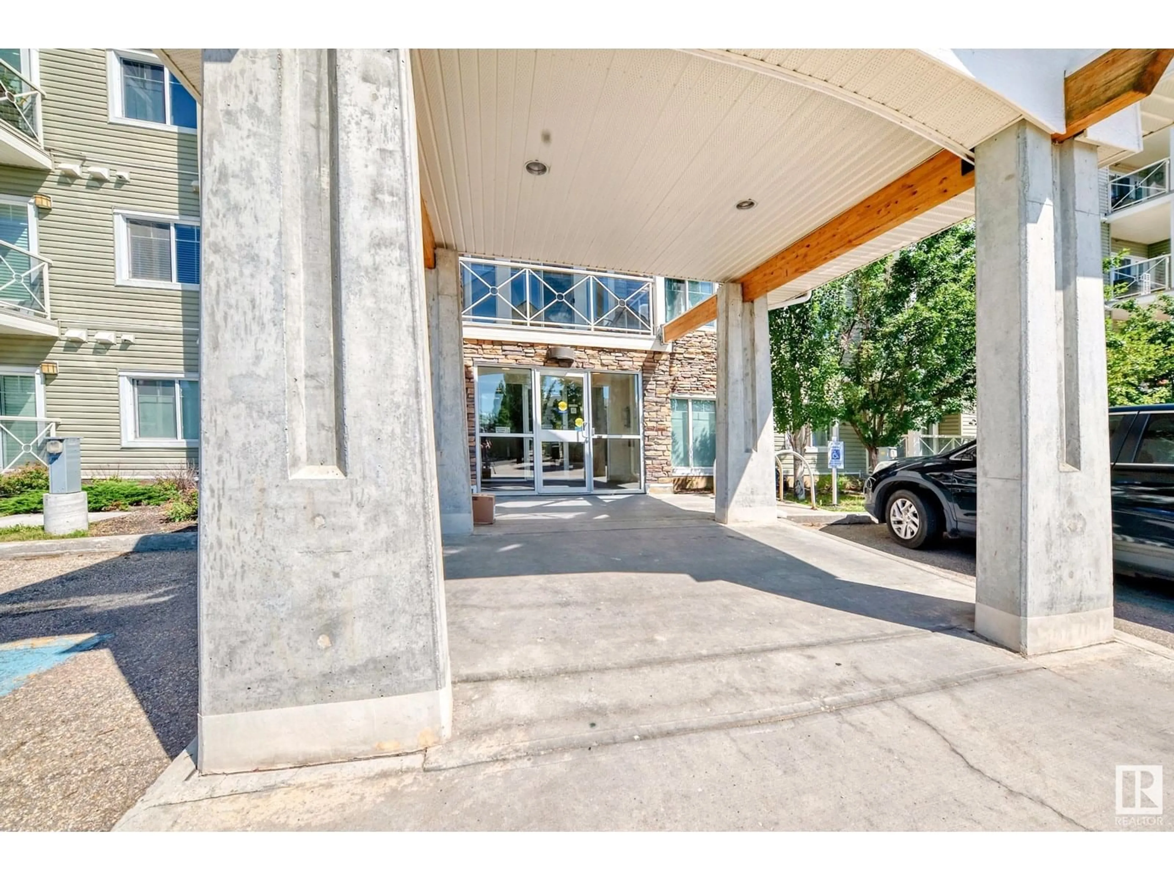 Indoor foyer for 202 - 12660 142 AVE NW, Edmonton Alberta T5X0J5