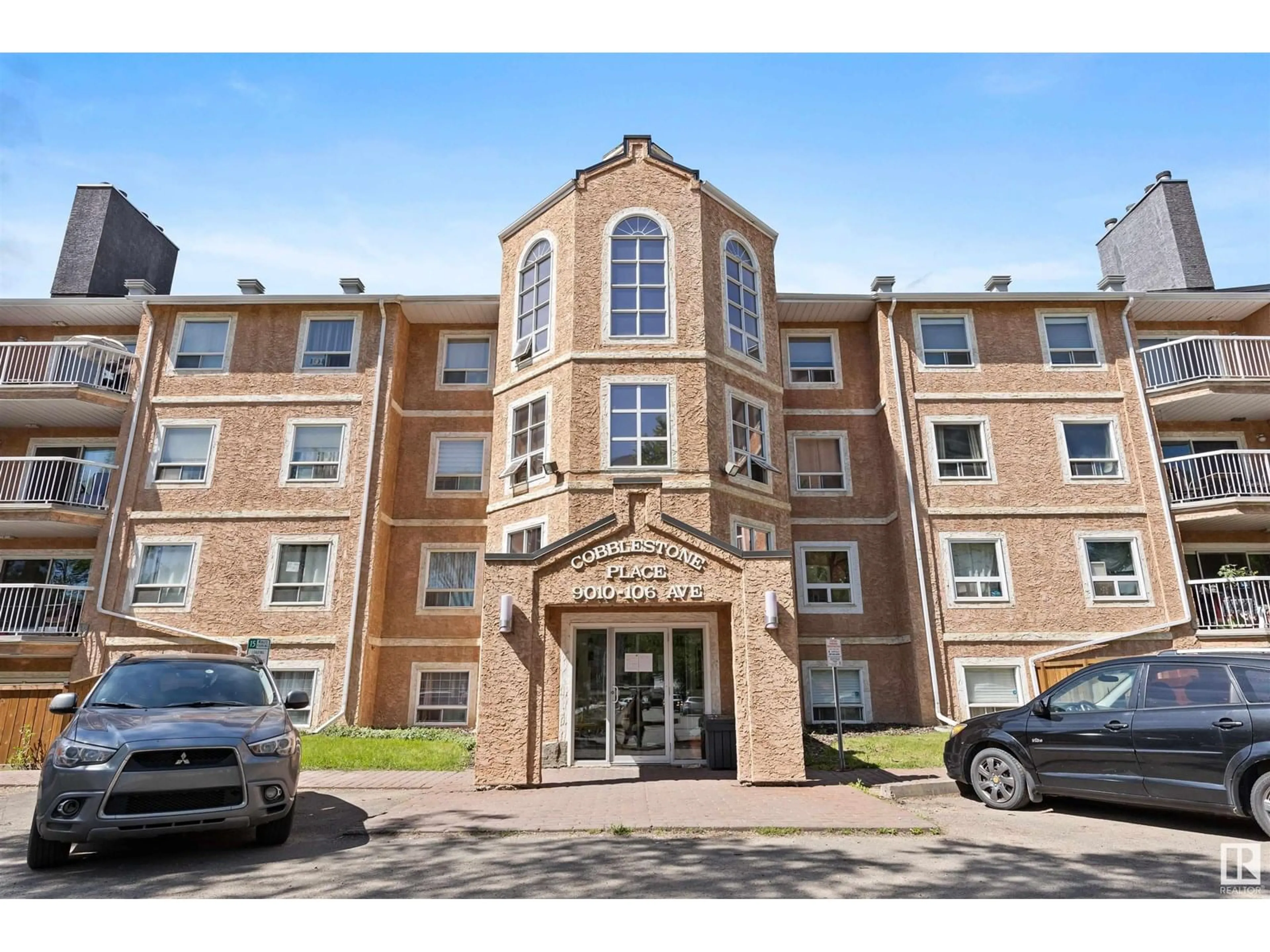 Indoor foyer for 206 - 9010 106 AV, Edmonton Alberta T5H4K3