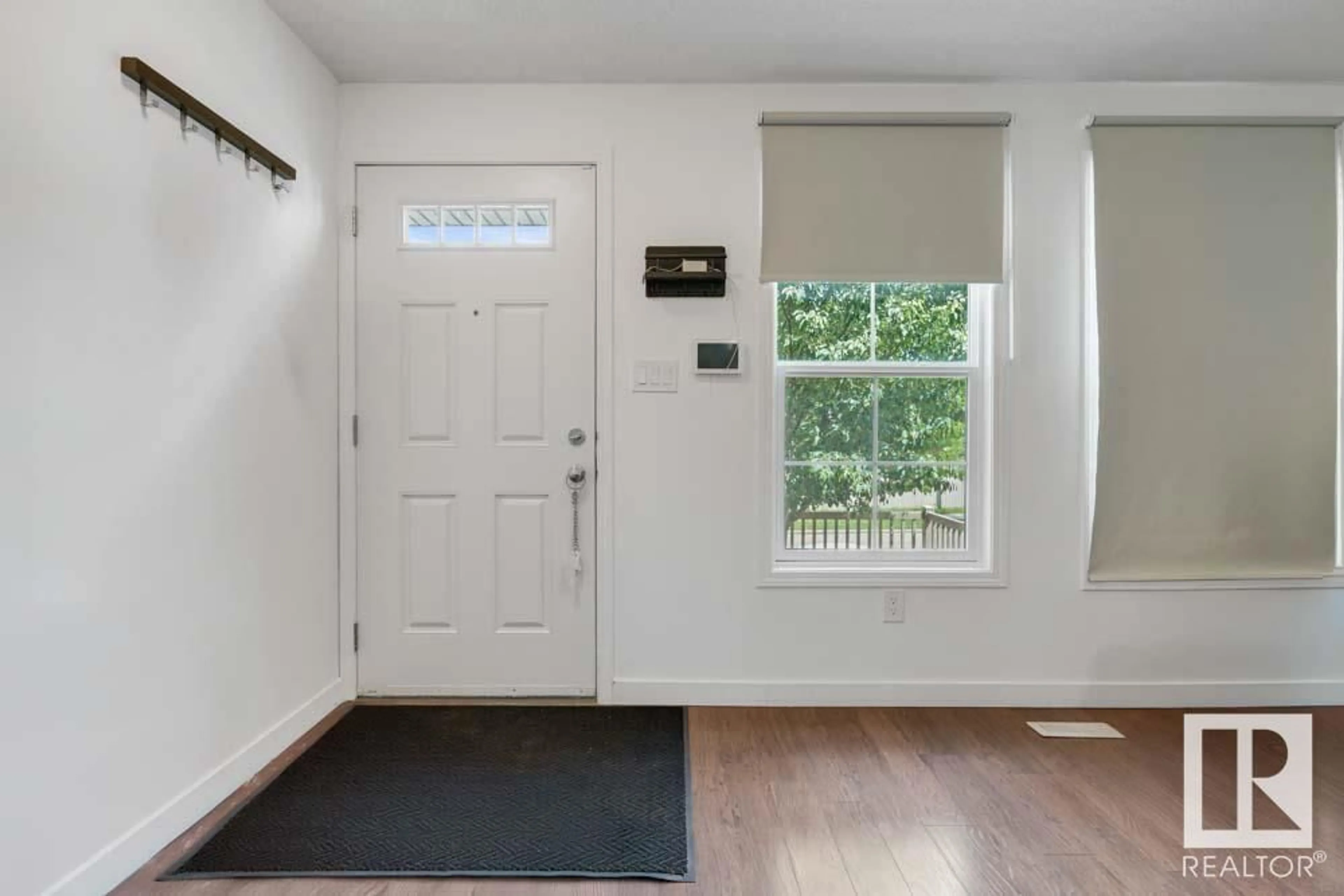Indoor entryway for 591 ORCHARDS BV, Edmonton Alberta T6X1V2