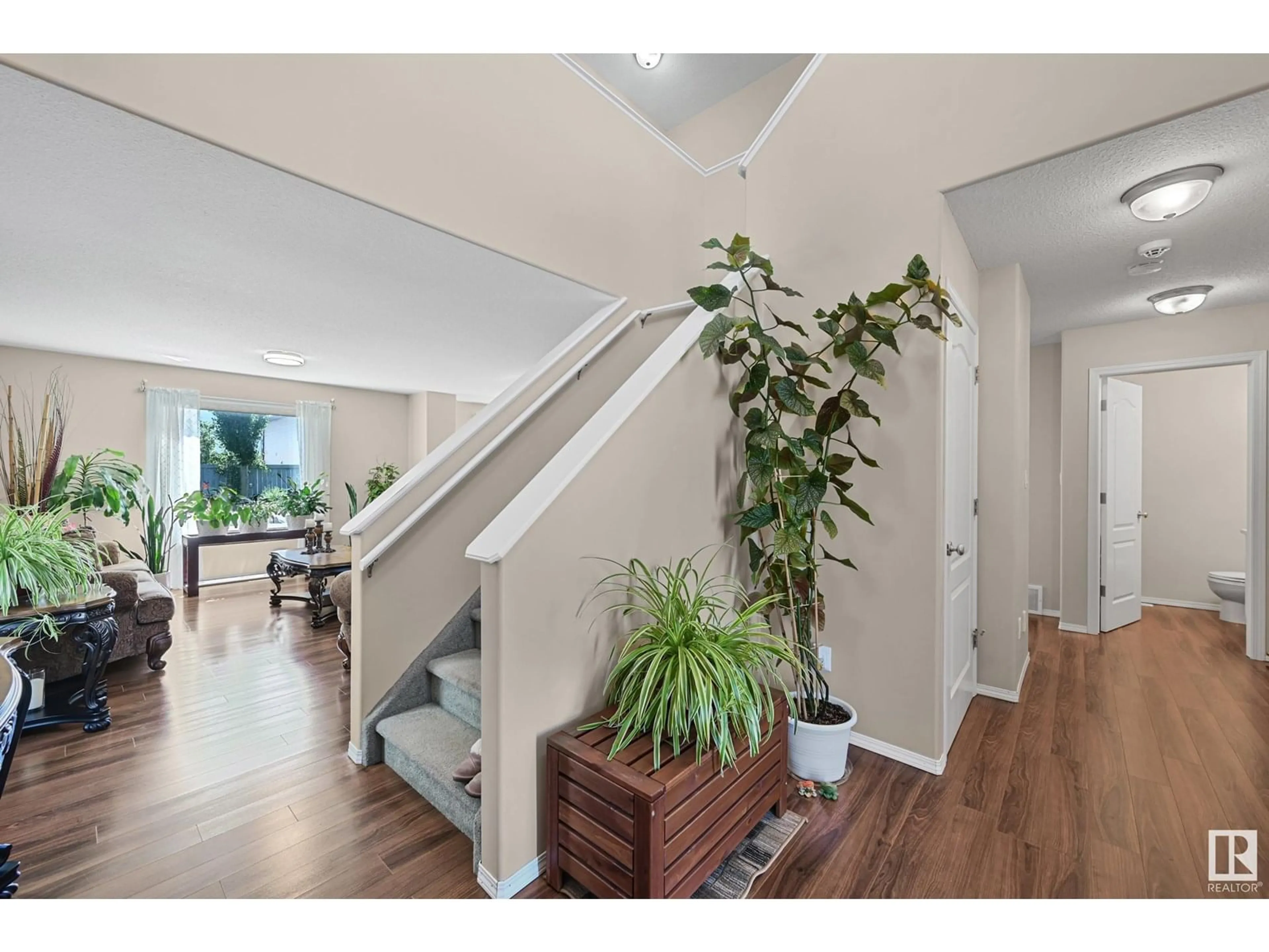 Indoor entryway for 3371 25 AV, Edmonton Alberta T6T1Y4