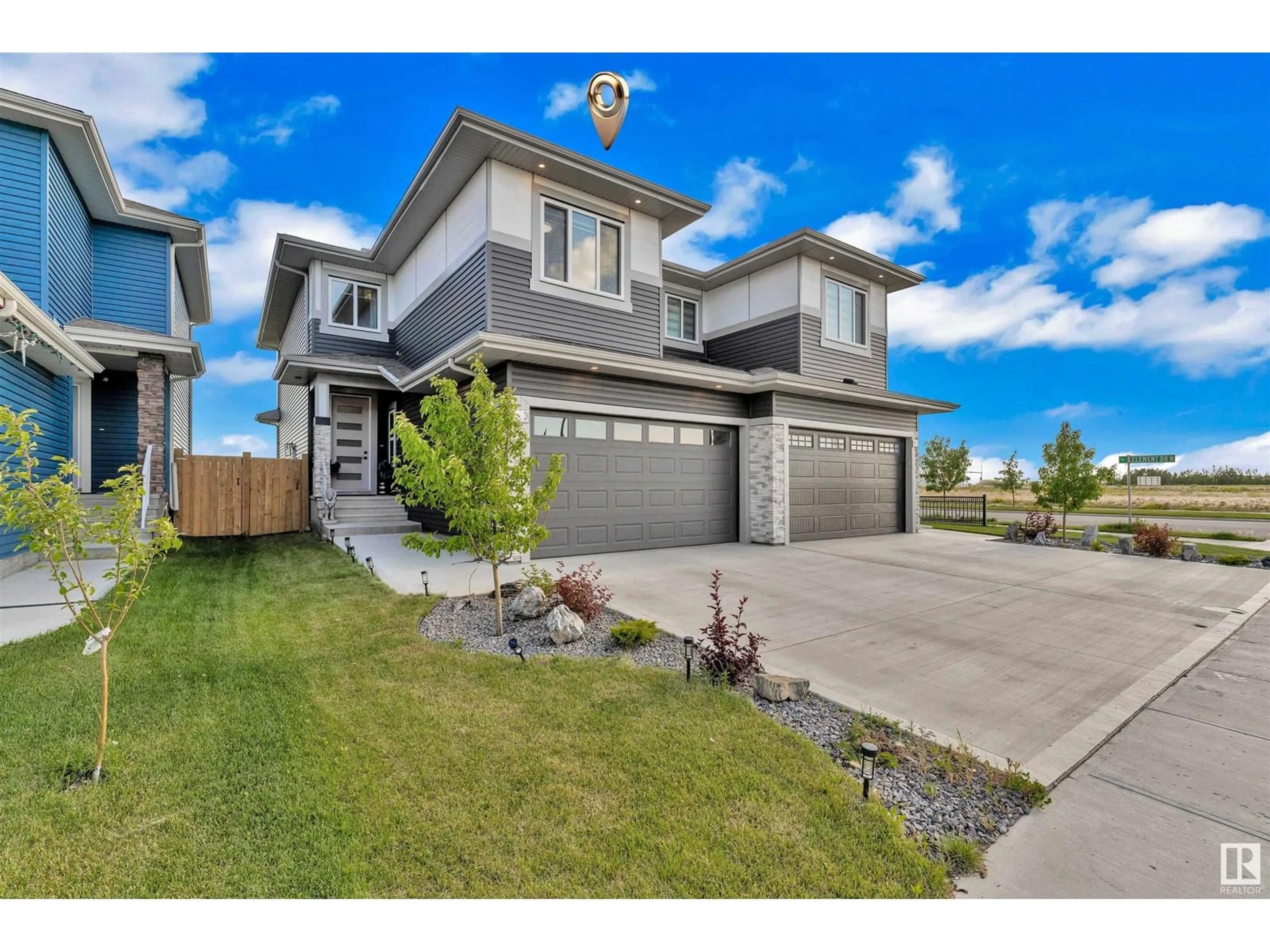 A pic from outside/outdoor area/front of a property/back of a property/a pic from drone, street for 3 ELKO BN, St. Albert Alberta T8N7Z9