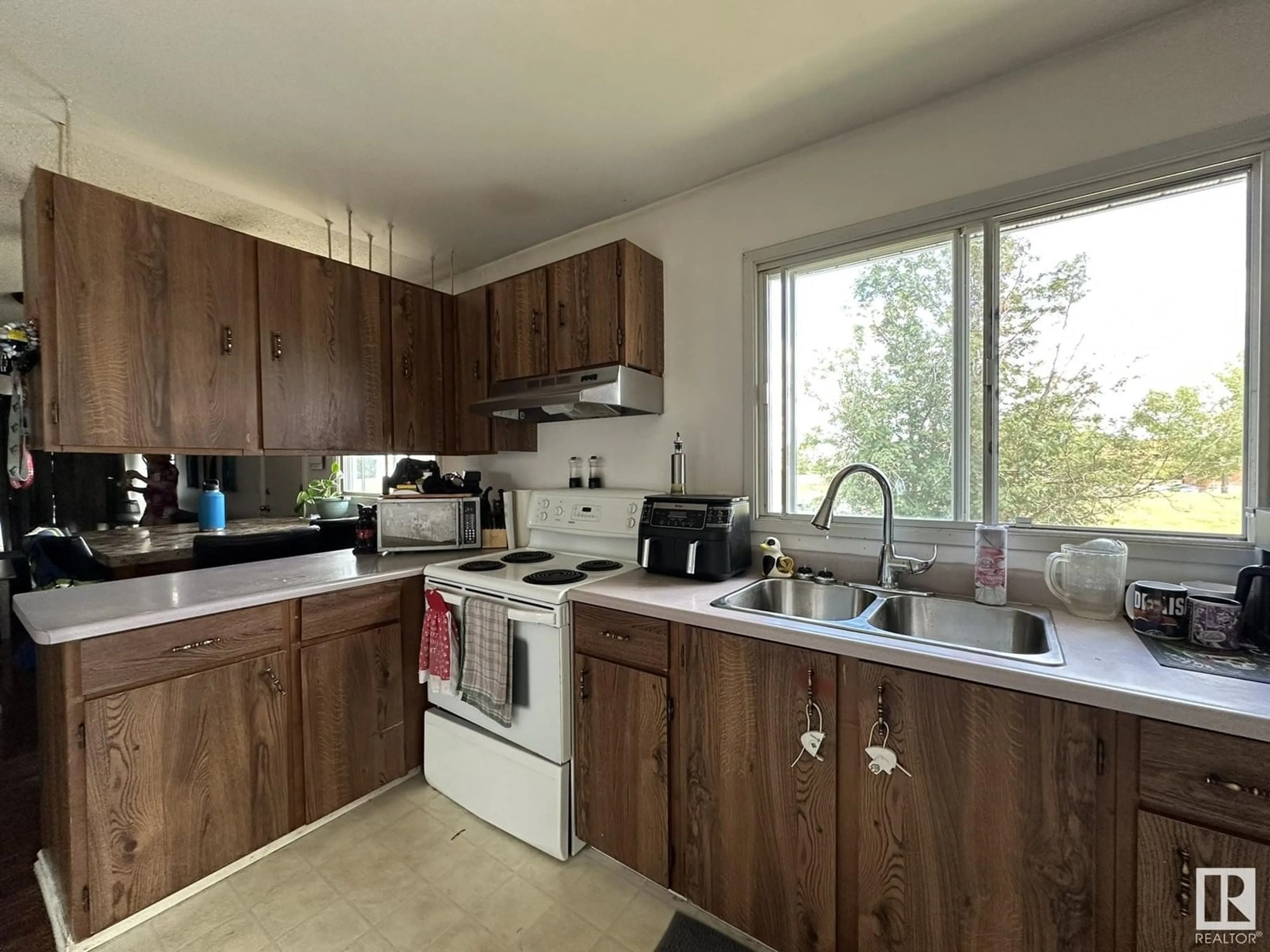 Standard kitchen, wood/laminate floor for 4325 55 AV, Smoky Lake Town Alberta T0A3C0