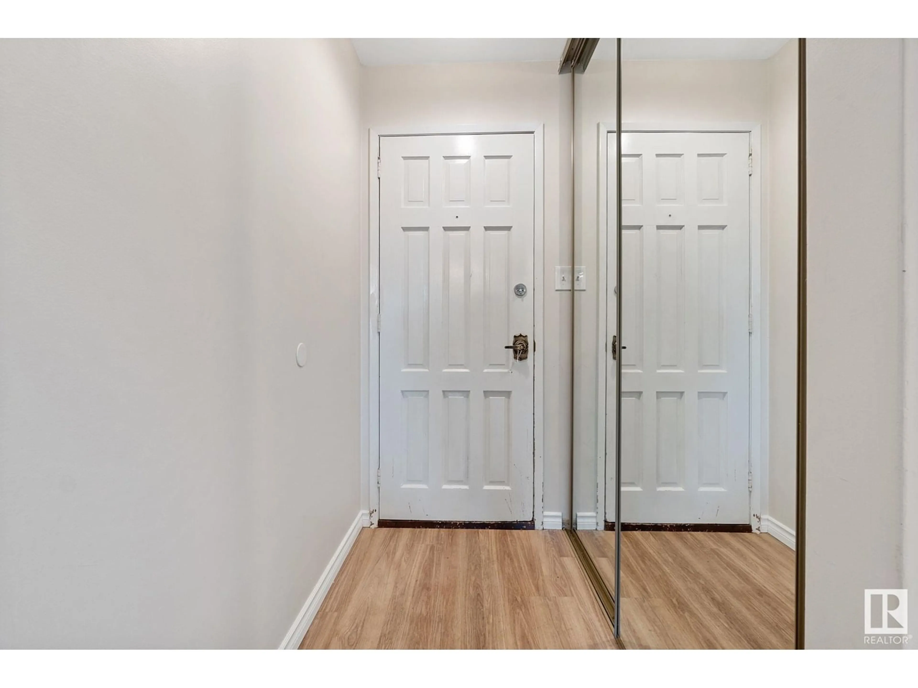 Indoor entryway for 10523 137 AV, Edmonton Alberta T5E1Z1