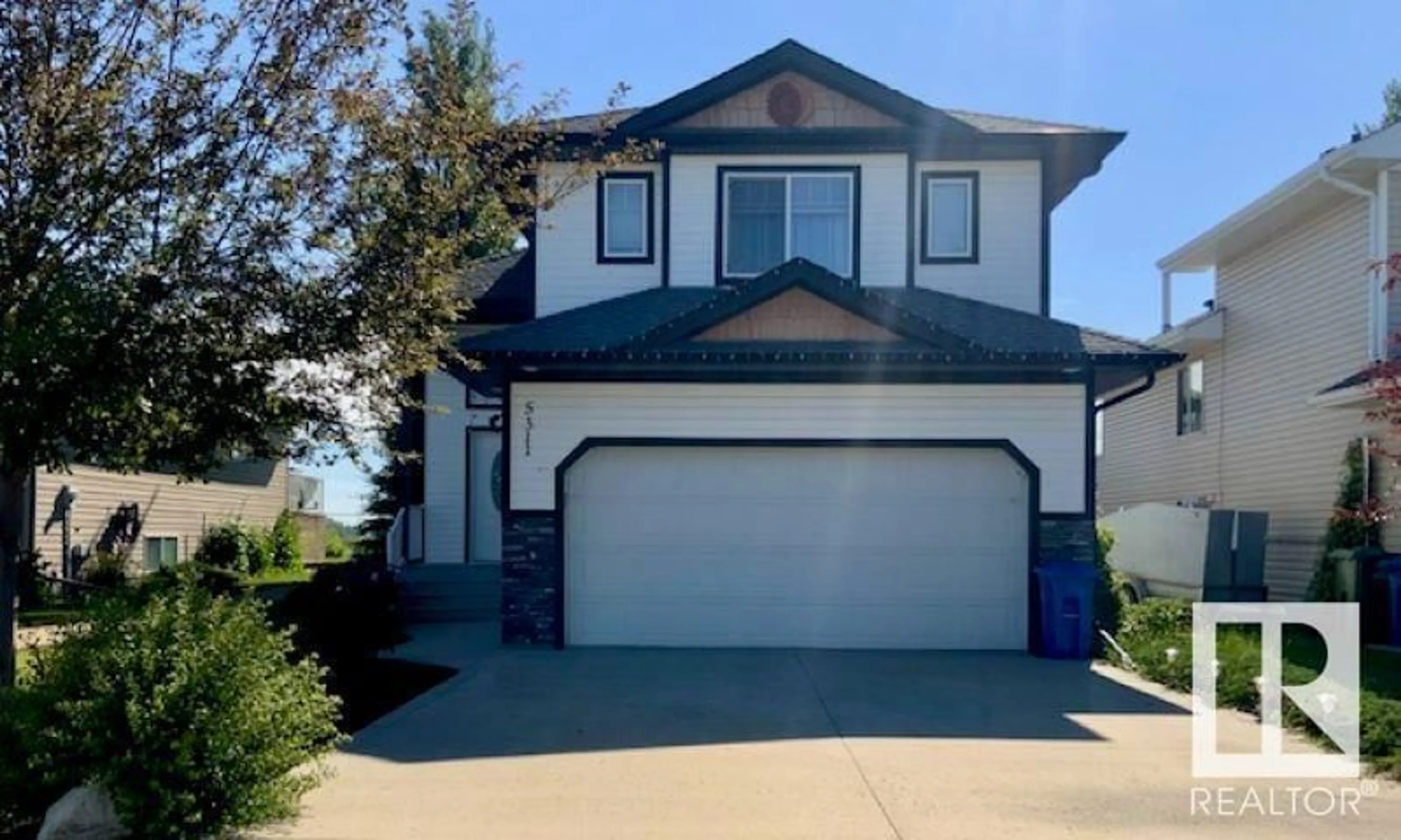 Home with vinyl exterior material, street for 5311 42 ST, Wetaskiwin Alberta T9A3T1
