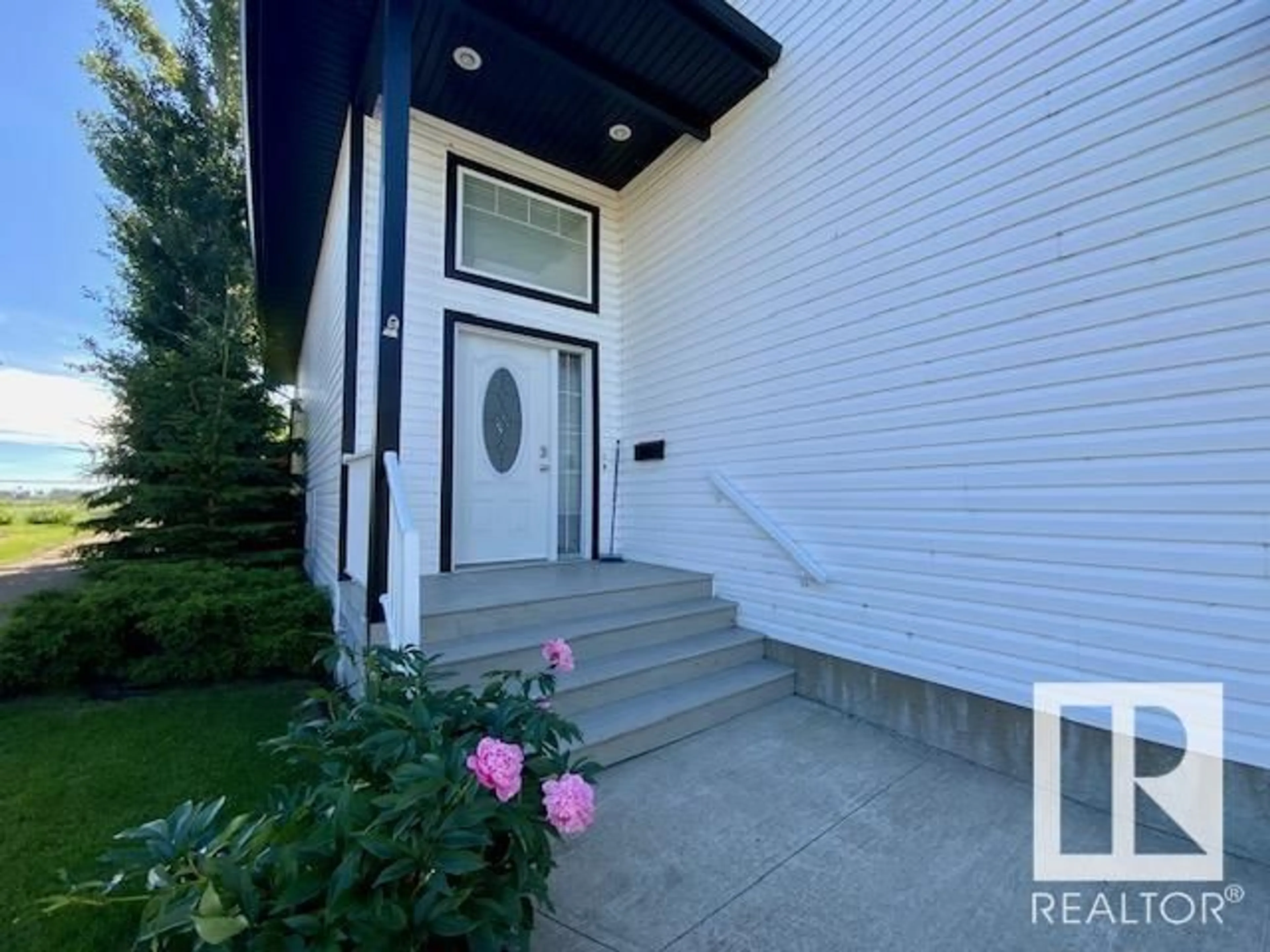 Indoor entryway for 5311 42 ST, Wetaskiwin Alberta T9A3T1