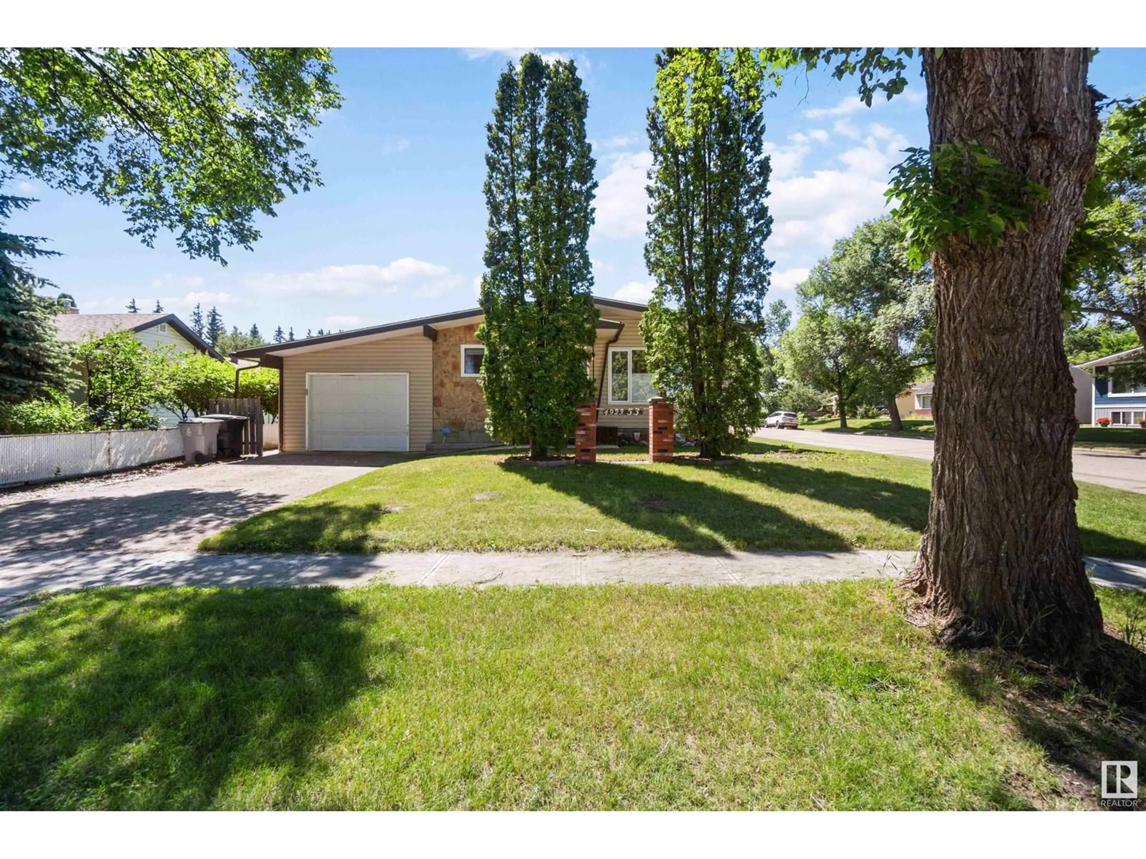 A pic from outside/outdoor area/front of a property/back of a property/a pic from drone, street for 4923 53 AV, Redwater Alberta T0A2W0