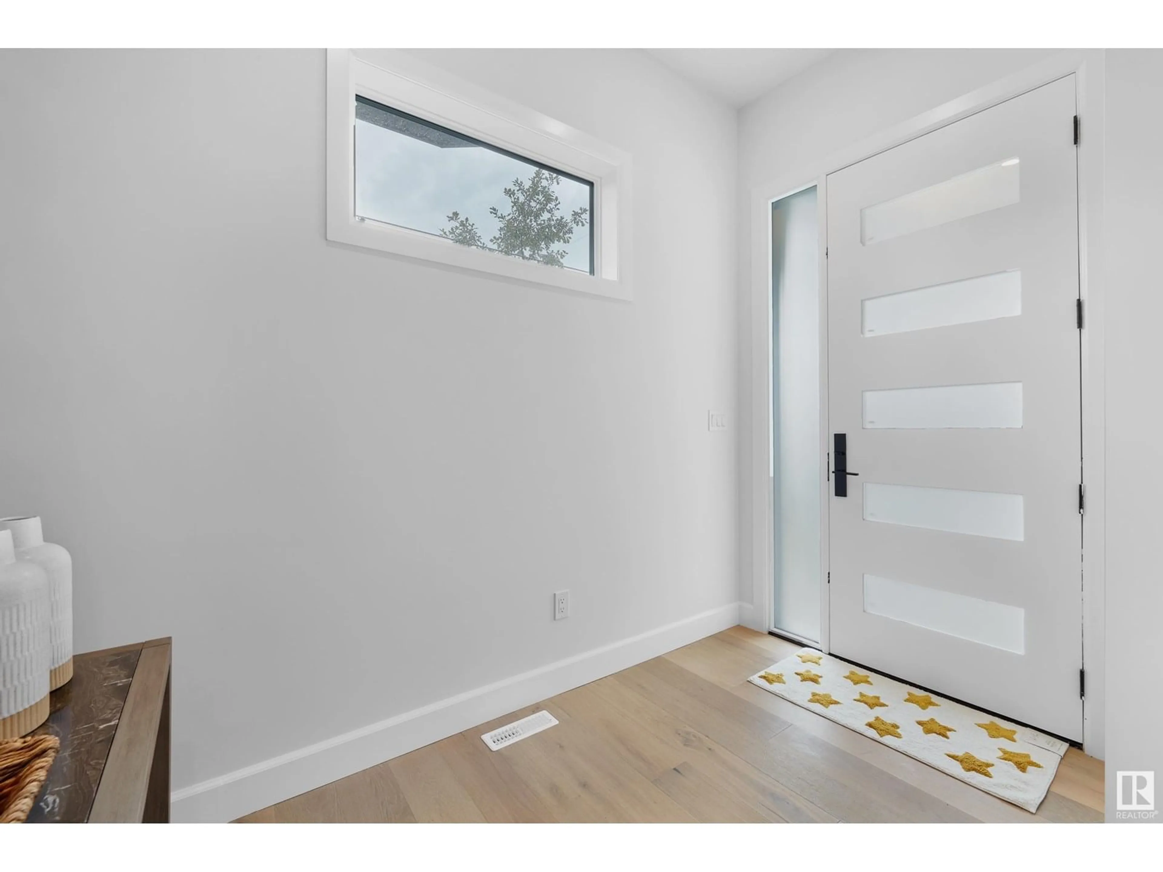 Indoor entryway for NW - 6003 107 ST, Edmonton Alberta T6H2X9