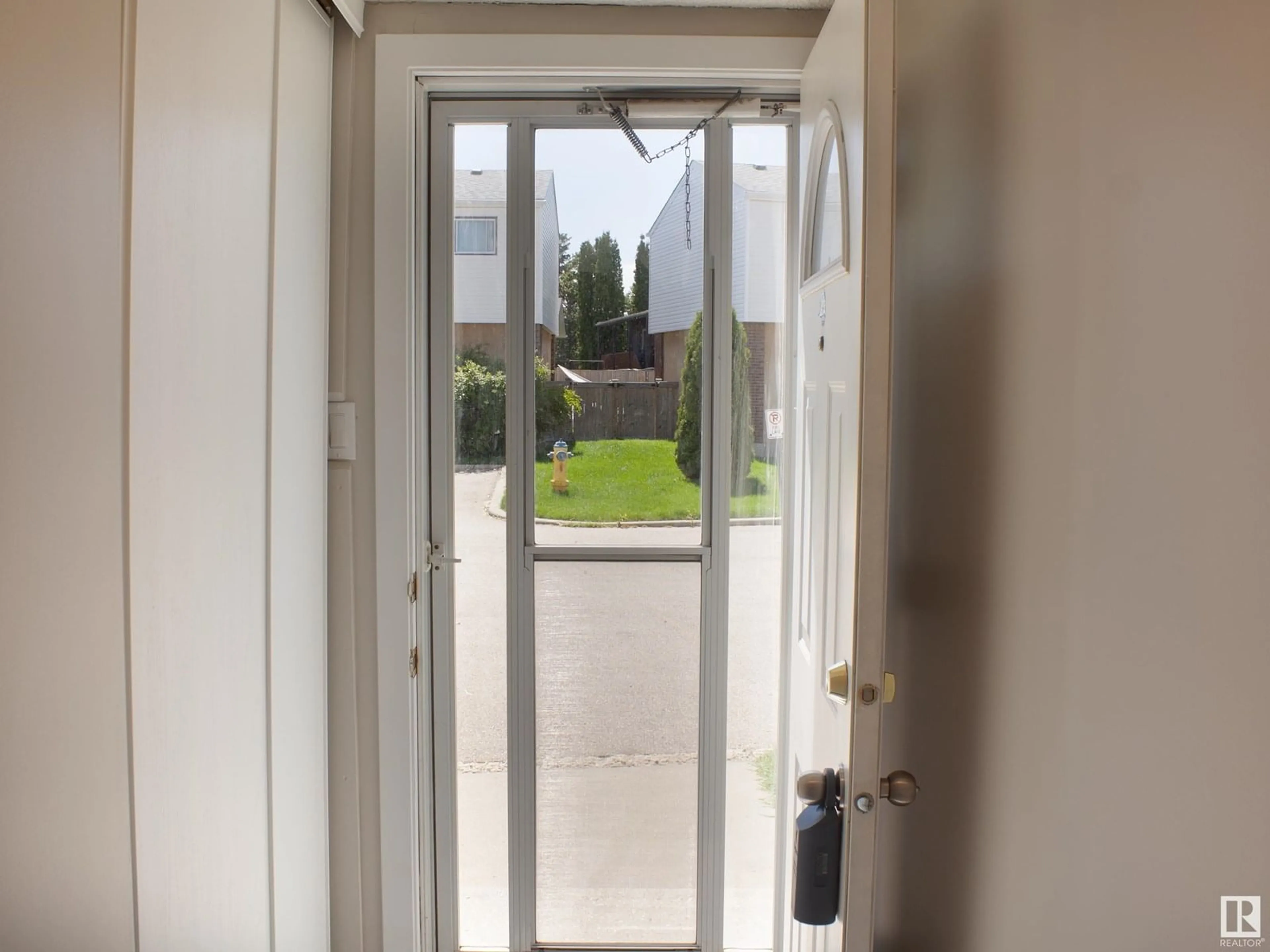 Indoor entryway for 1937 73 ST, Edmonton Alberta T6K2B6