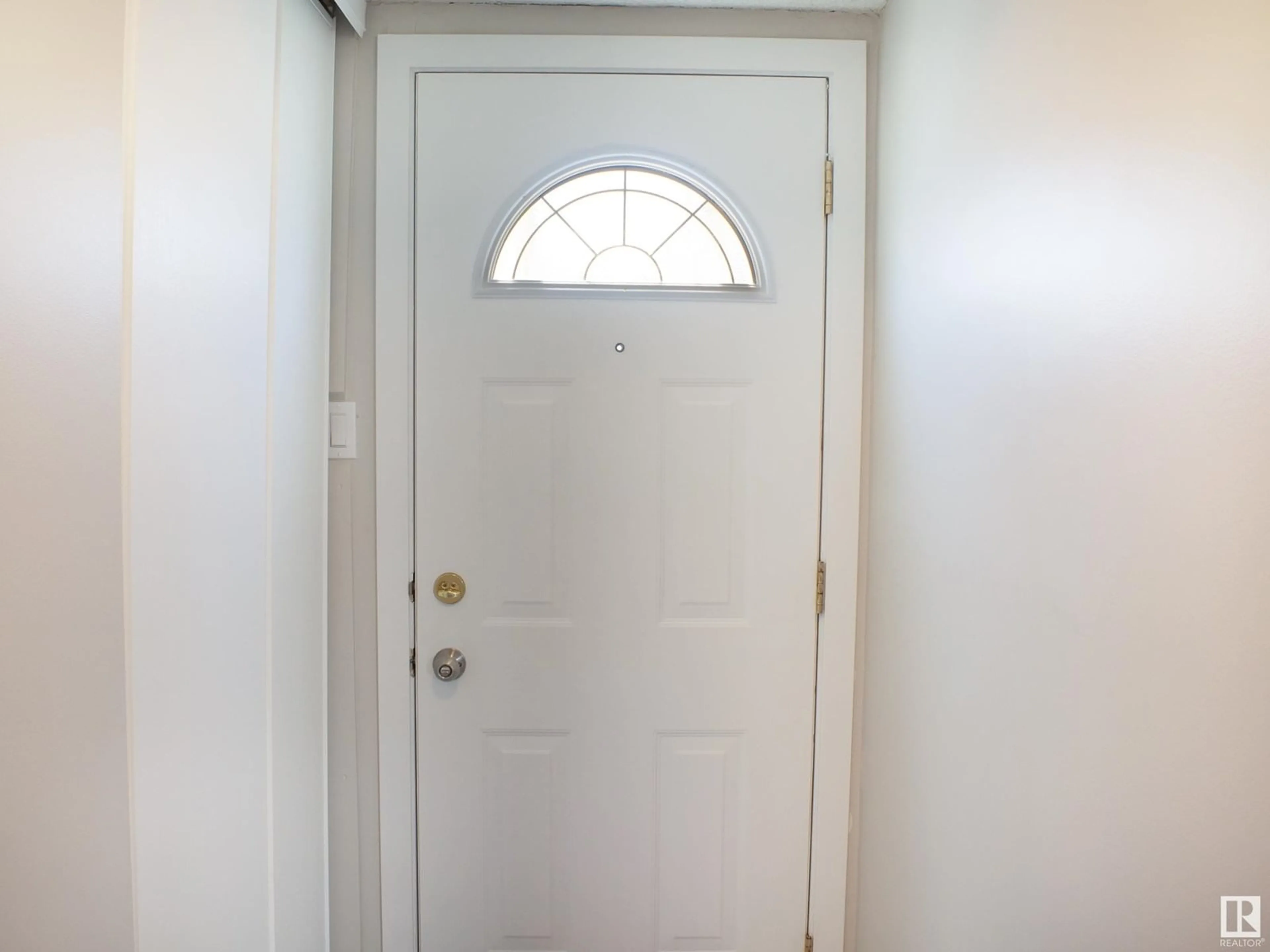 Indoor entryway for 1937 73 ST, Edmonton Alberta T6K2B6