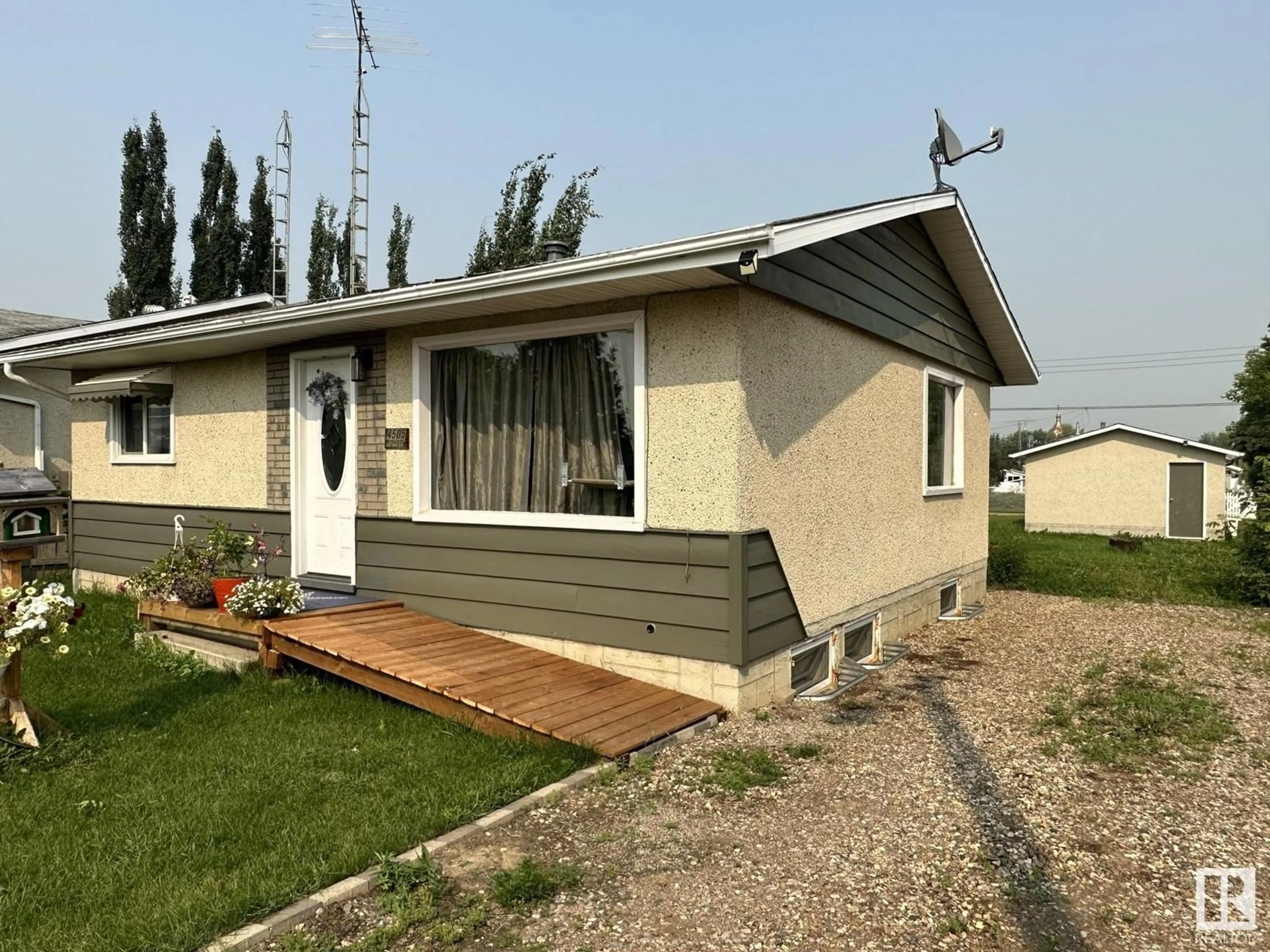 Home with vinyl exterior material, street for 4505 52 ST, Smoky Lake Town Alberta T0A3C0
