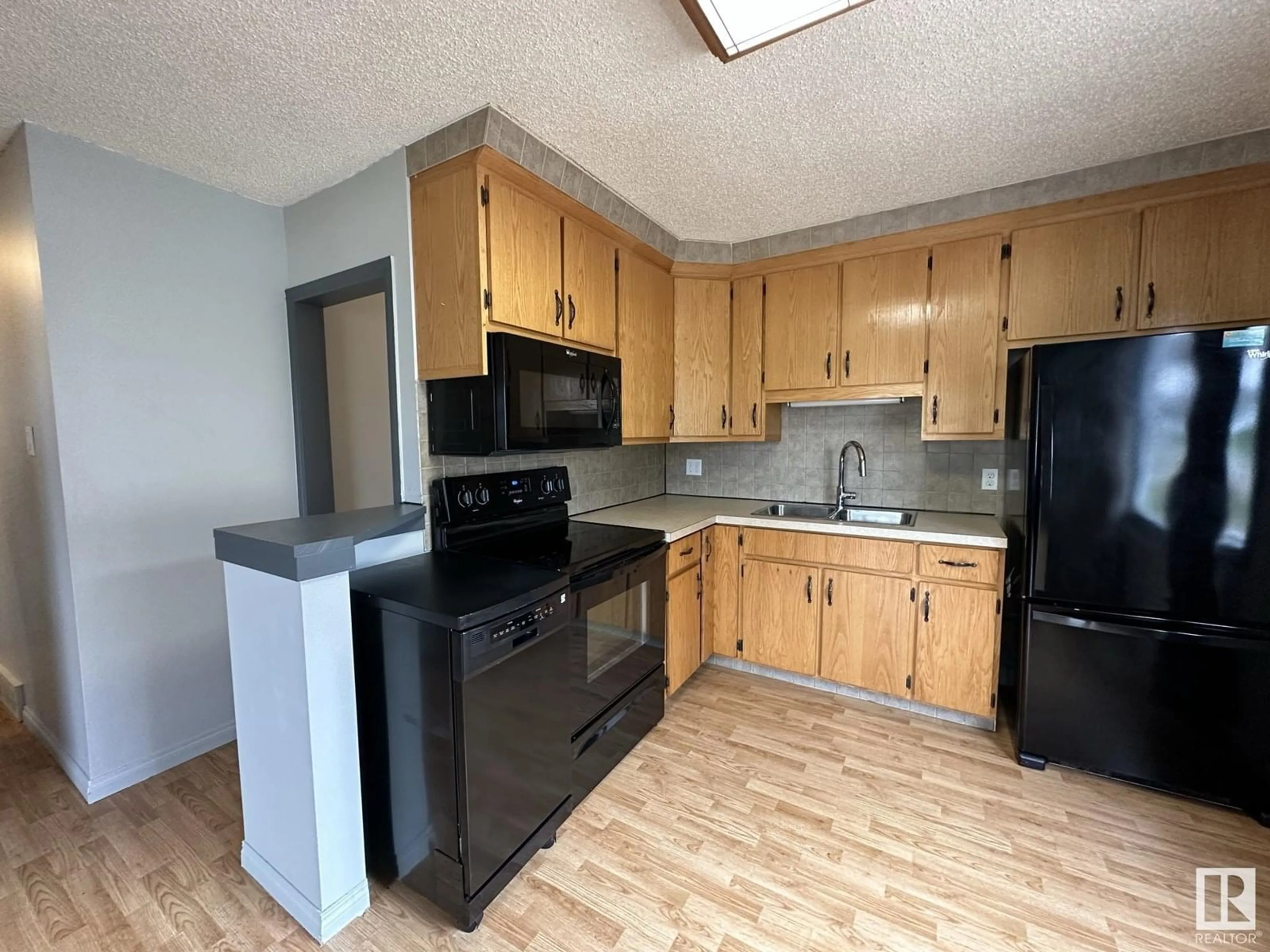 Standard kitchen, unknown for 4505 52 ST, Smoky Lake Town Alberta T0A3C0